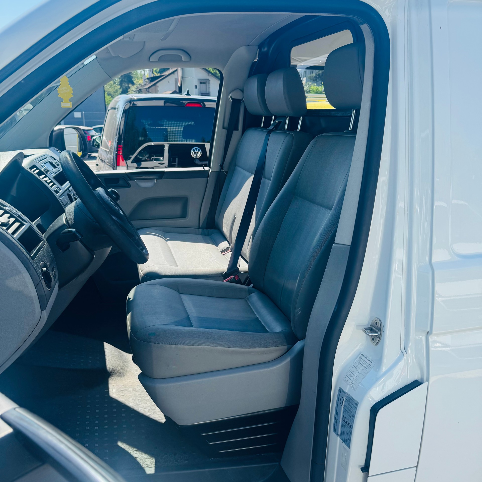 VW T5 2.0 TDI-image-5