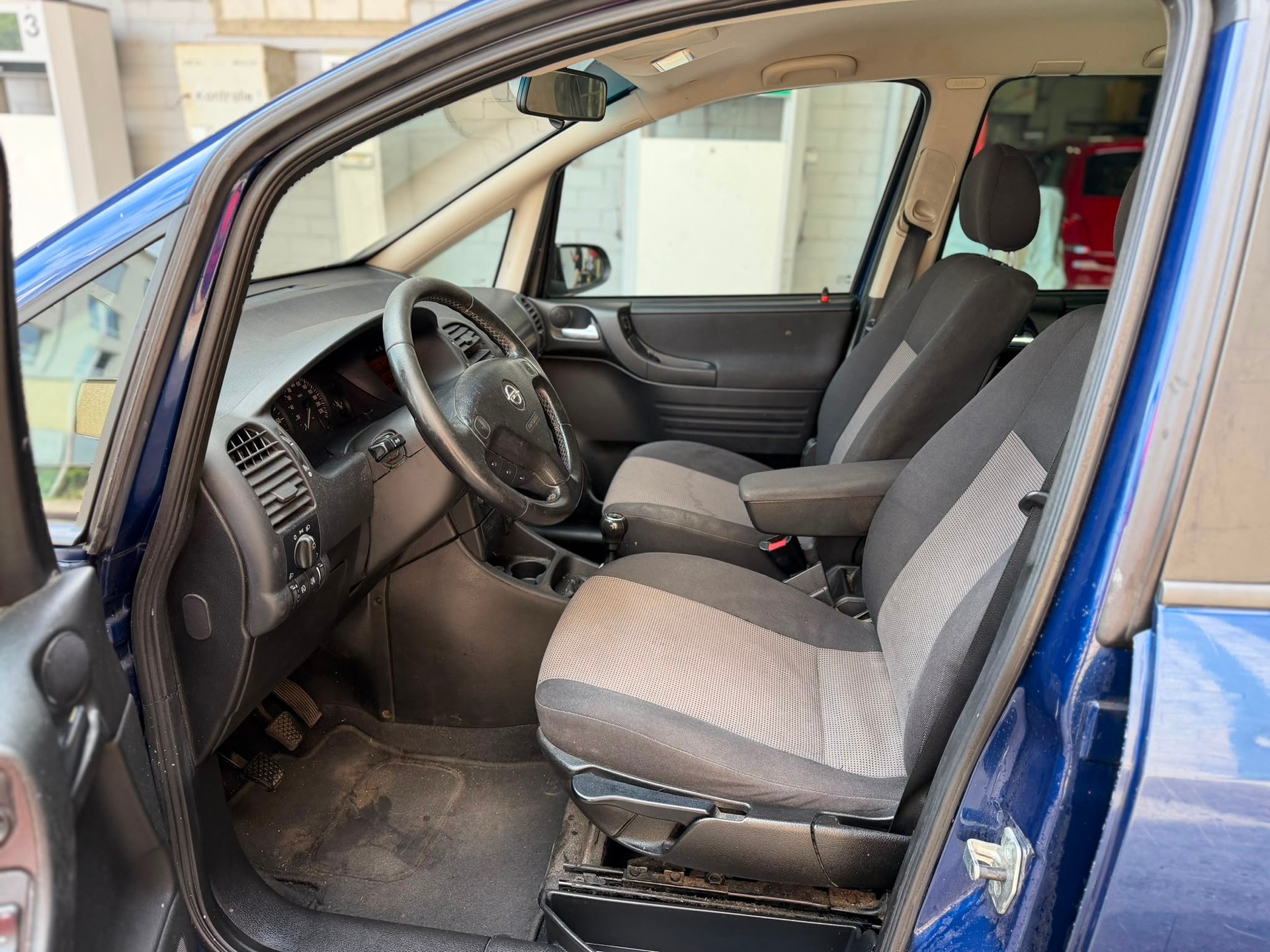 OPEL Zafira 2.0 DTi Elegance-image-6