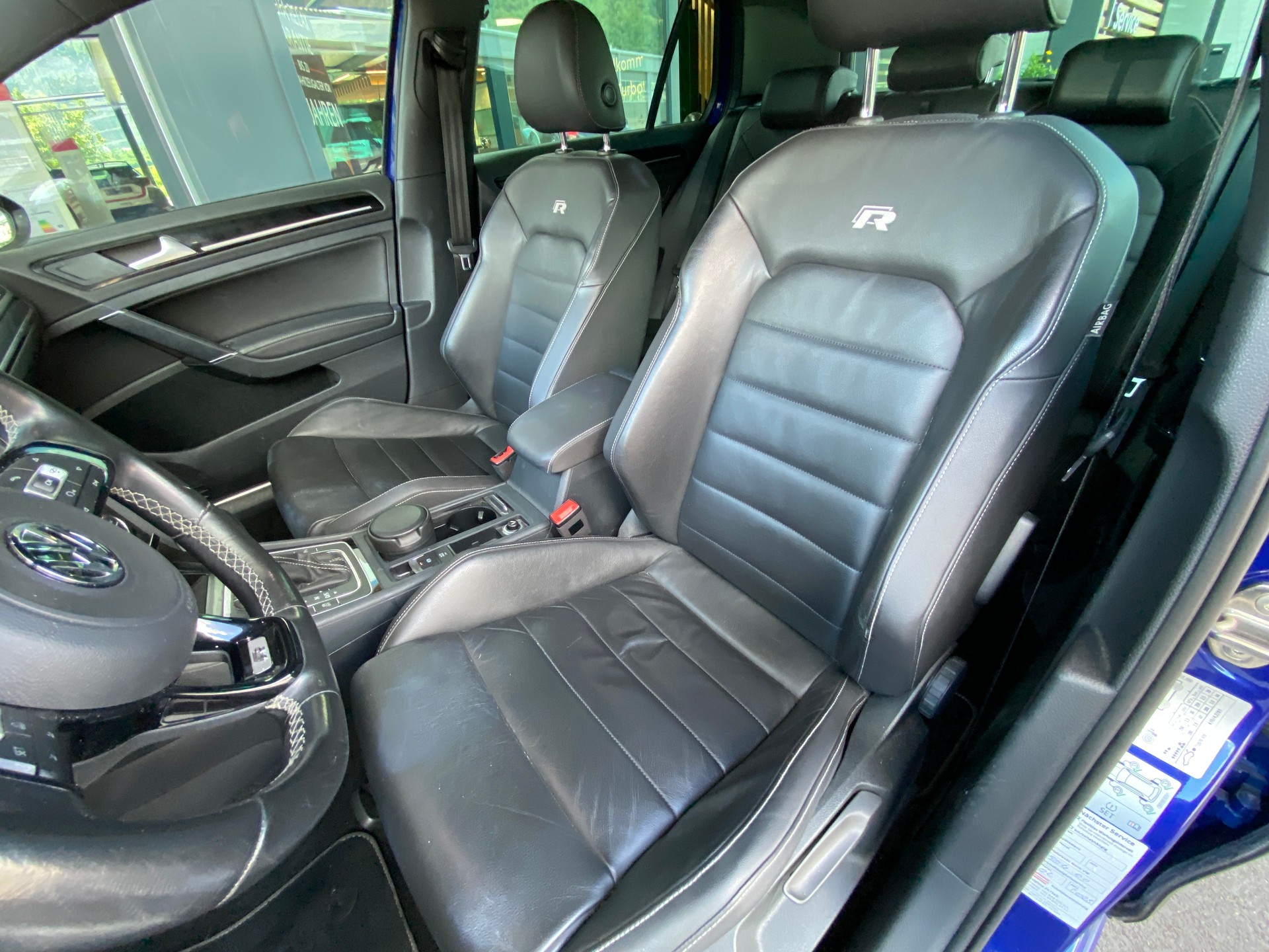 VW Golf 2.0 TSI R 4Motion DSG-image-4