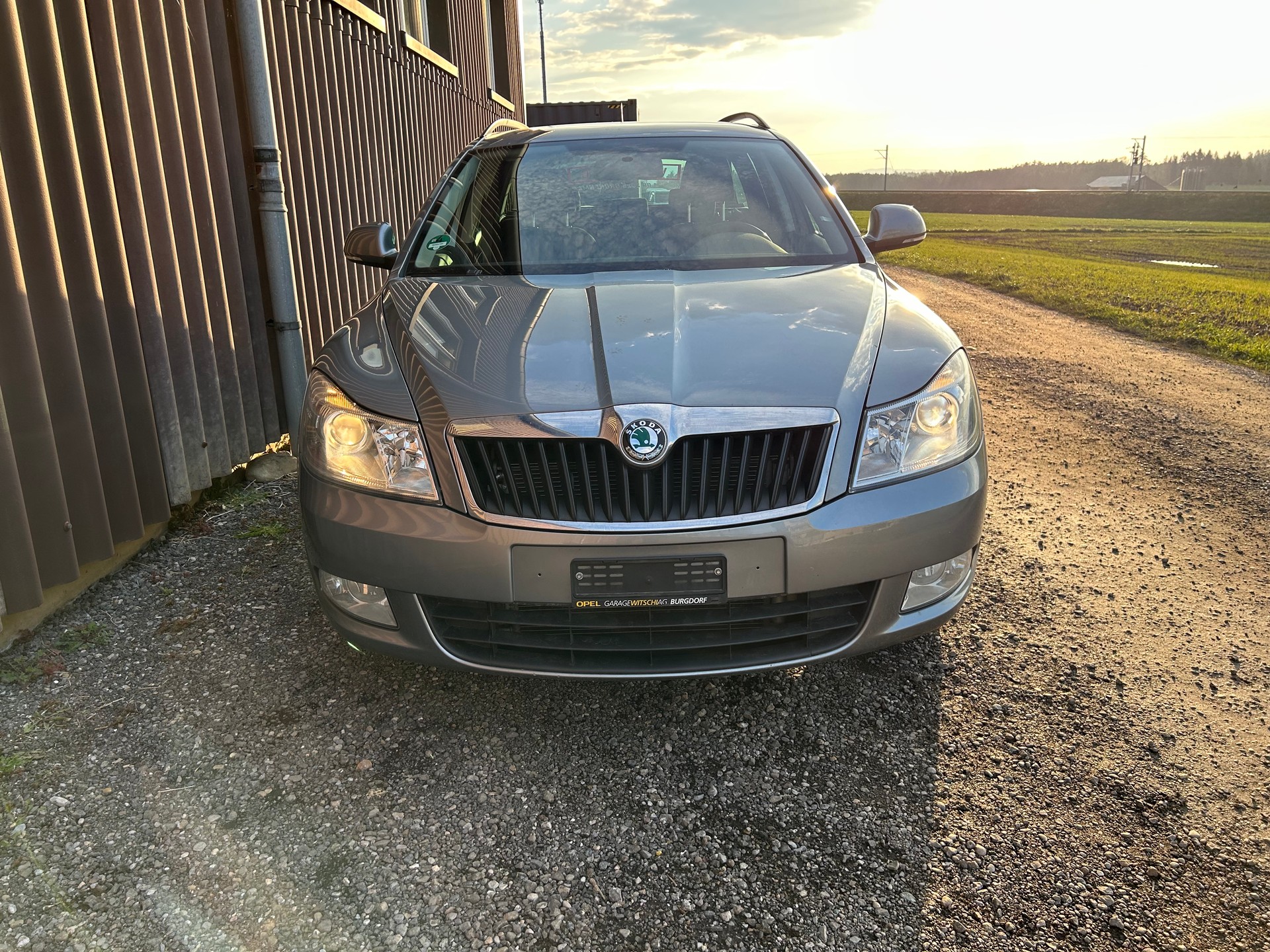 SKODA Octavia Combi 1.6 TDI Twenty20 4x4-image-1