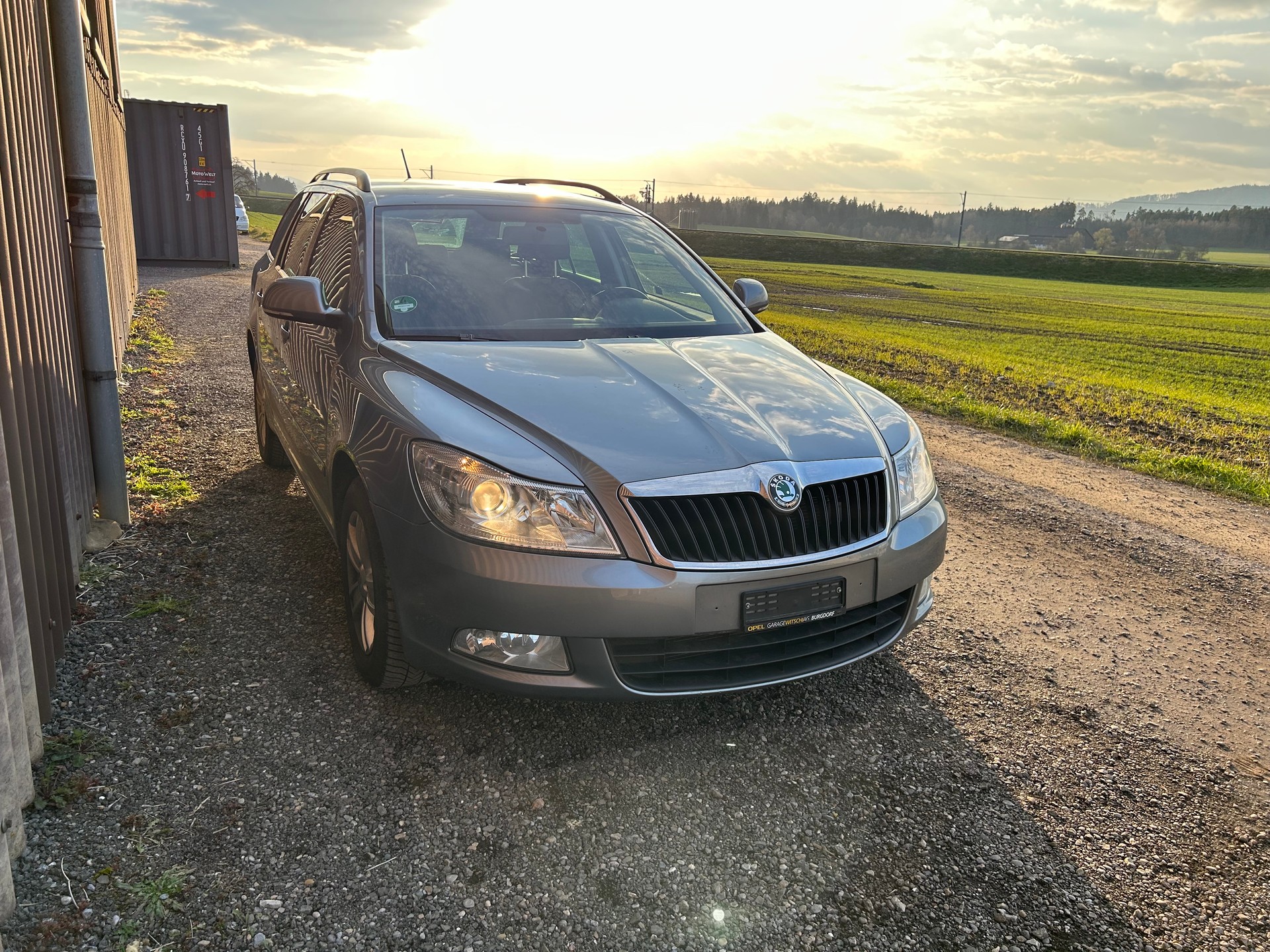 SKODA Octavia Combi 1.6 TDI Twenty20 4x4-image-2