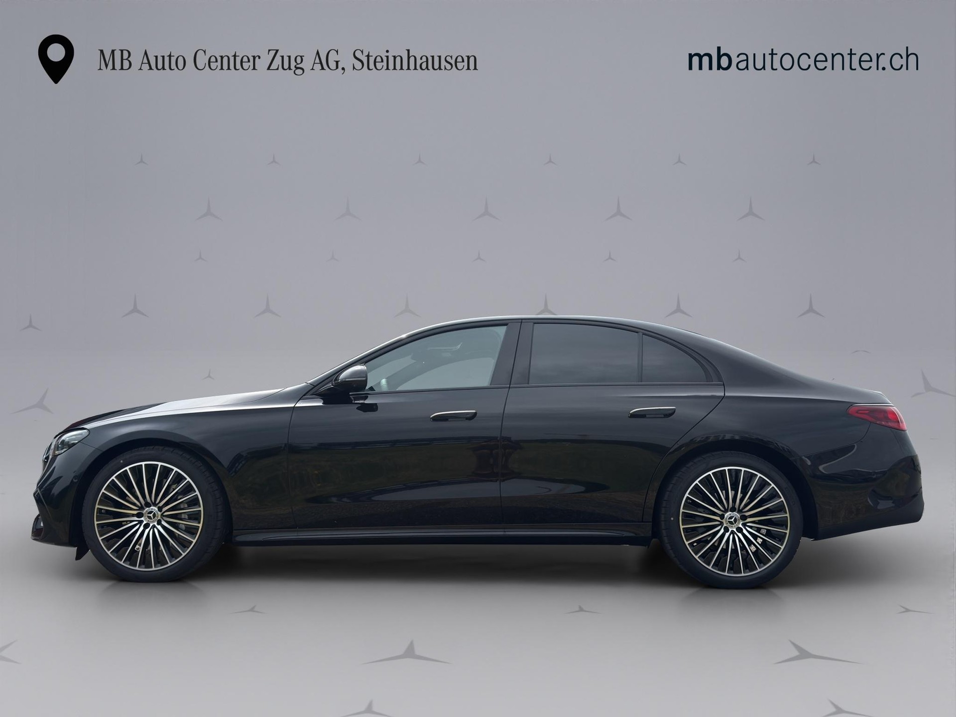 MERCEDES-BENZ E 220 d AMG Line 4matic-showroom-element-2