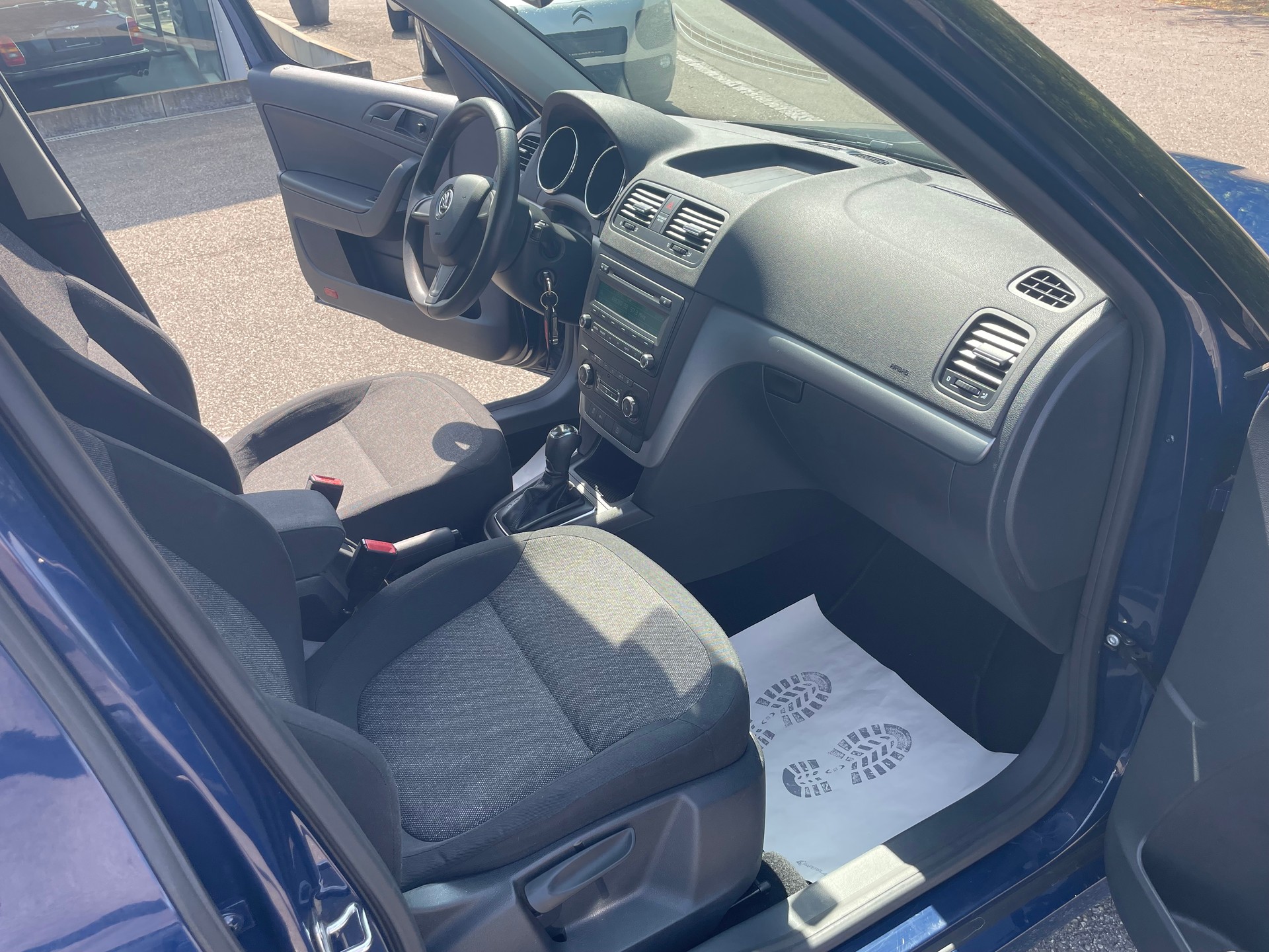 SKODA Yeti 1.4 TSI Active 4x2 DSG-image-9