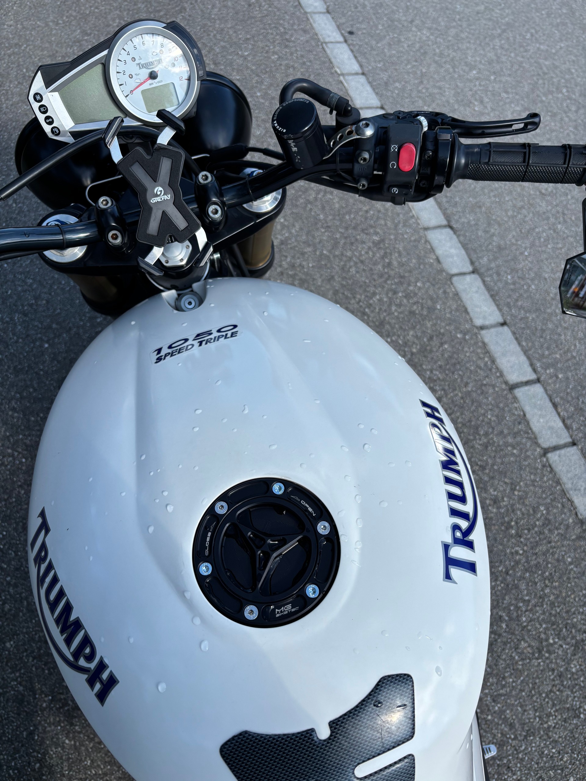 TRIUMPH Speed Triple 1050-image-10