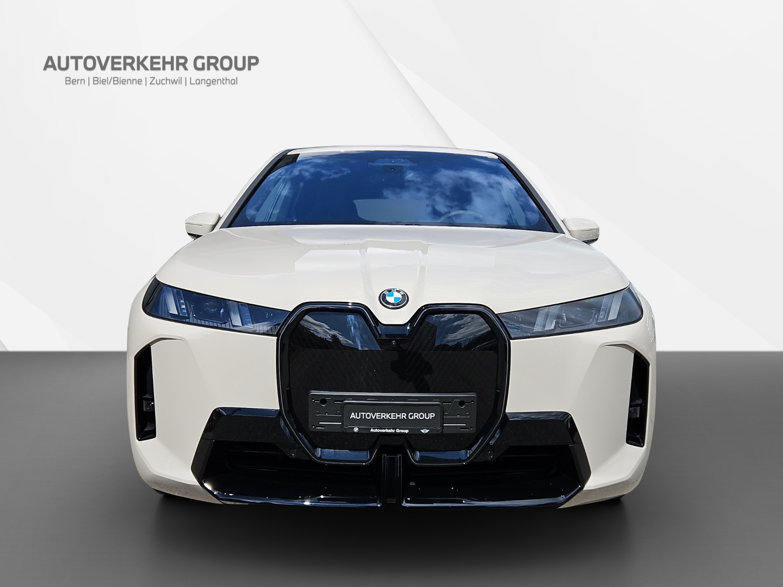 BMW iX xDrive45 M Sport Pro-showroom-element-1