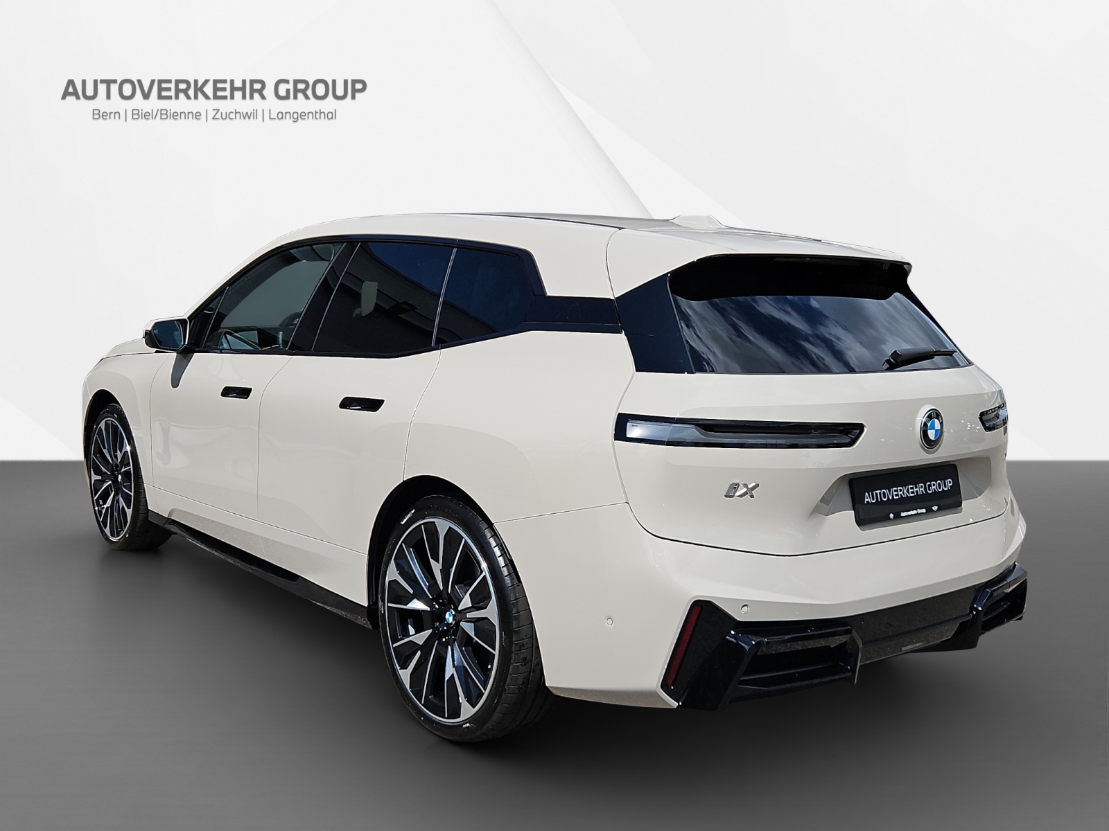 BMW iX xDrive45 M Sport Pro-showroom-element-3