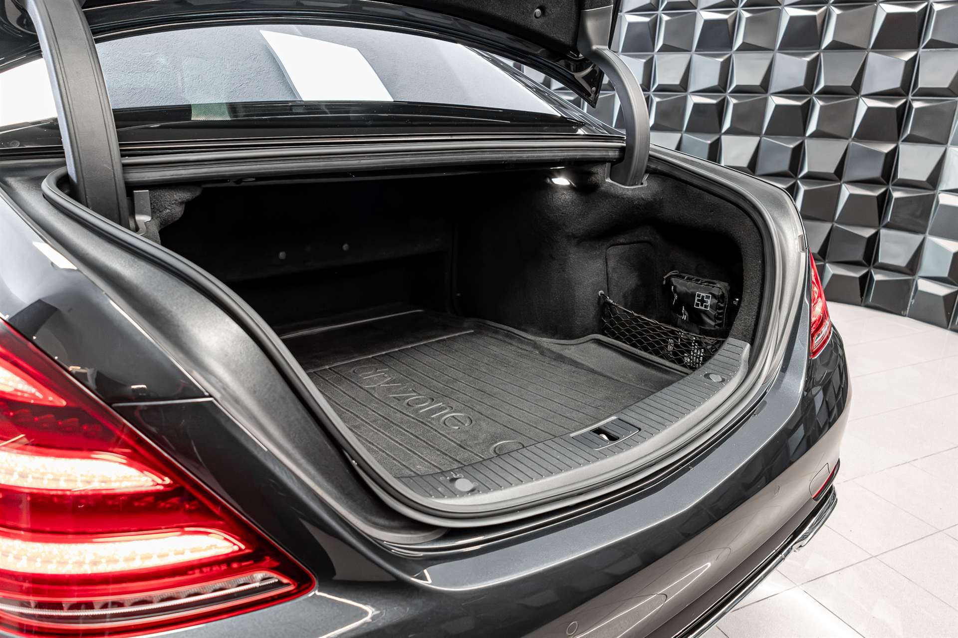 MERCEDES-BENZ S 400 d 4Matic 9G-Tronic-image-27