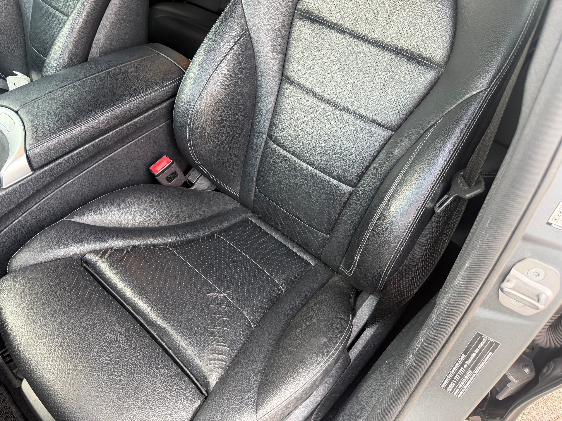 MERCEDES-BENZ C 400 AMG Line 4Matic 9G-Tronic-image-11