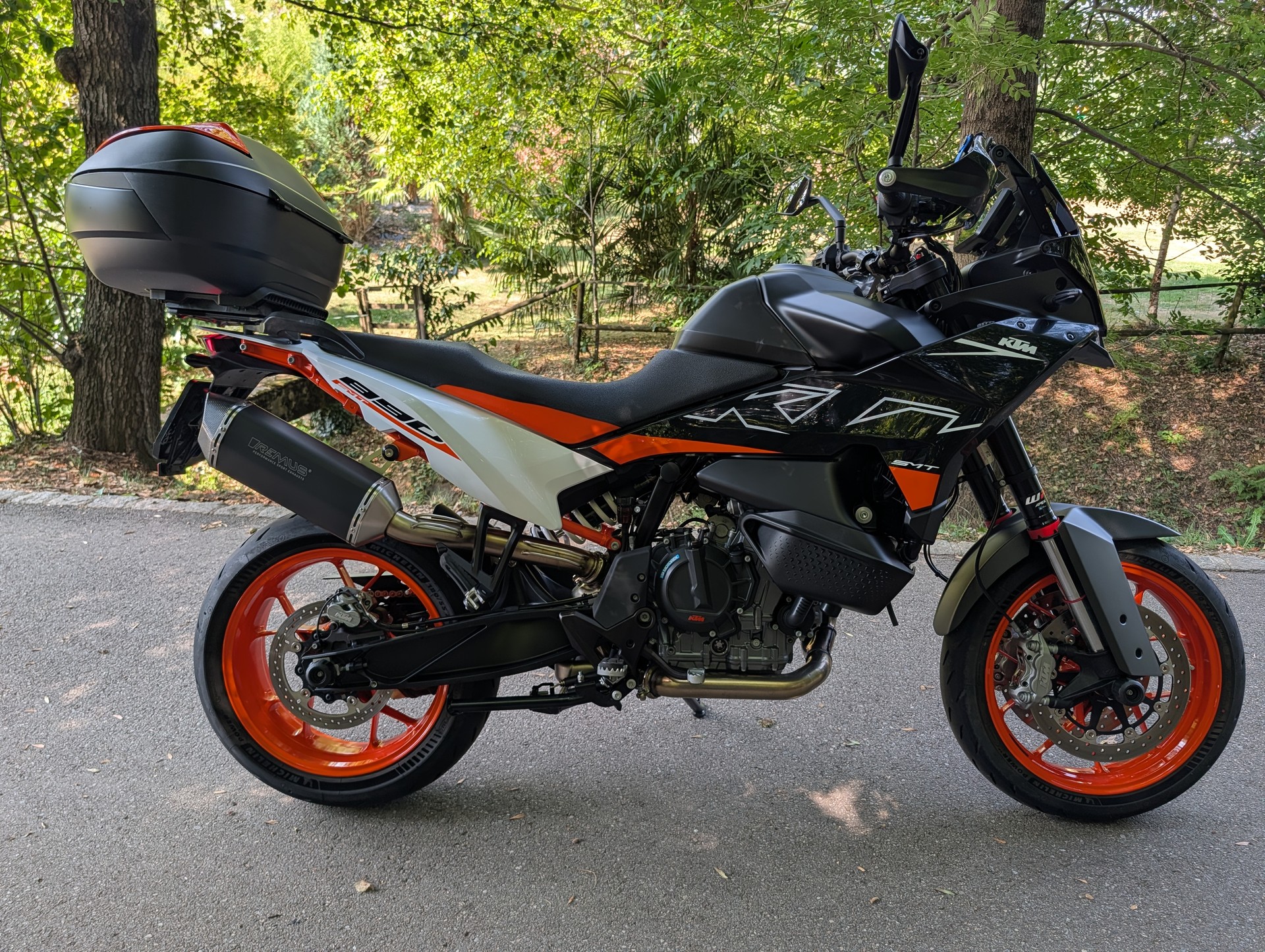 KTM 890 SMT-image-1