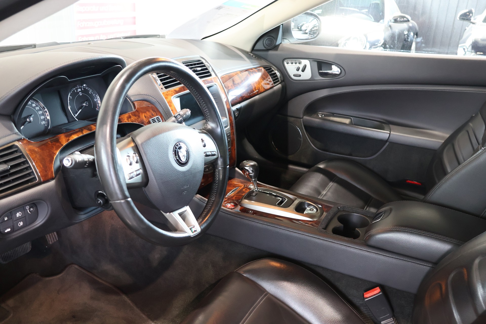 JAGUAR XKR 4.2 V8 SC Automatic-image-10