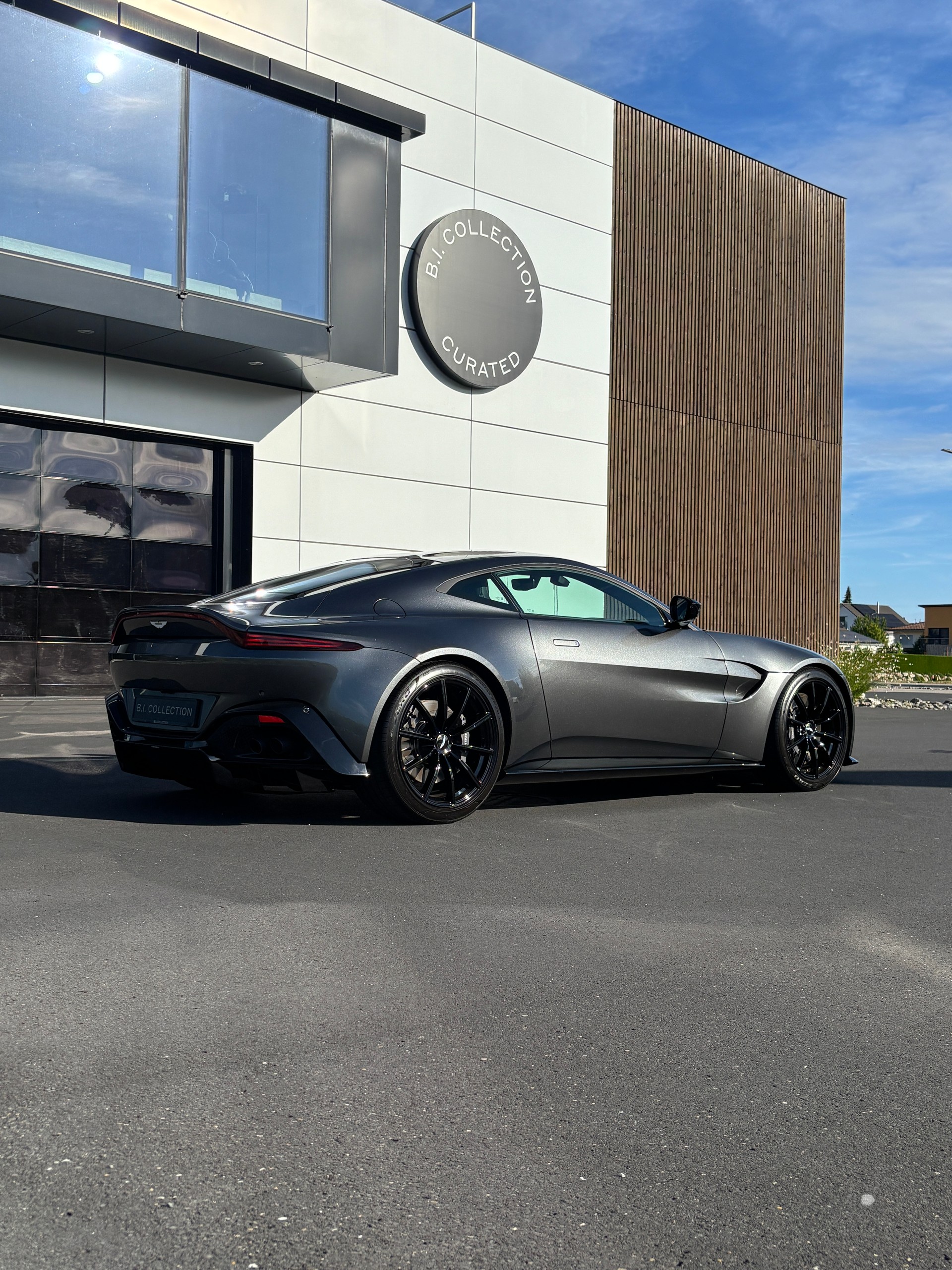 ASTON MARTIN V8 Vantage 4.0 Coupé-showroom-element-2