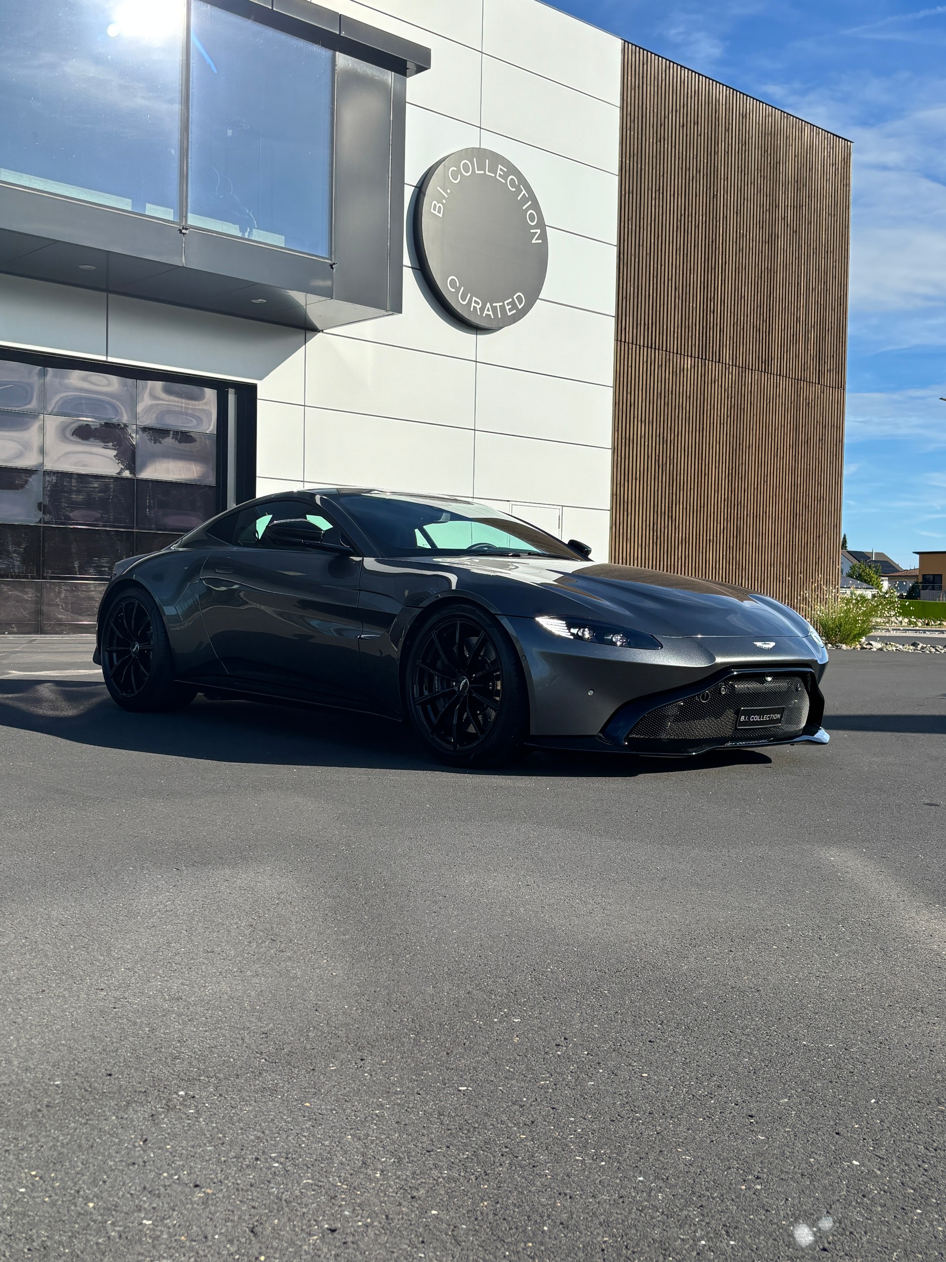 ASTON MARTIN V8 Vantage 4.0 Coupé-showroom-element-1