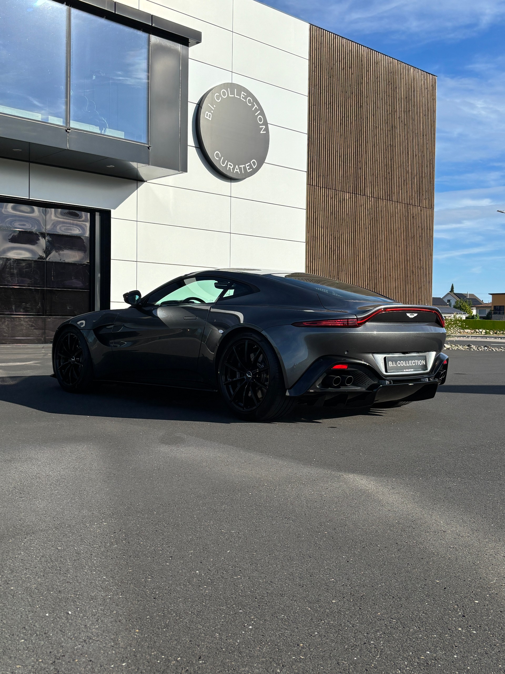 ASTON MARTIN V8 Vantage 4.0 Coupé-showroom-element-3
