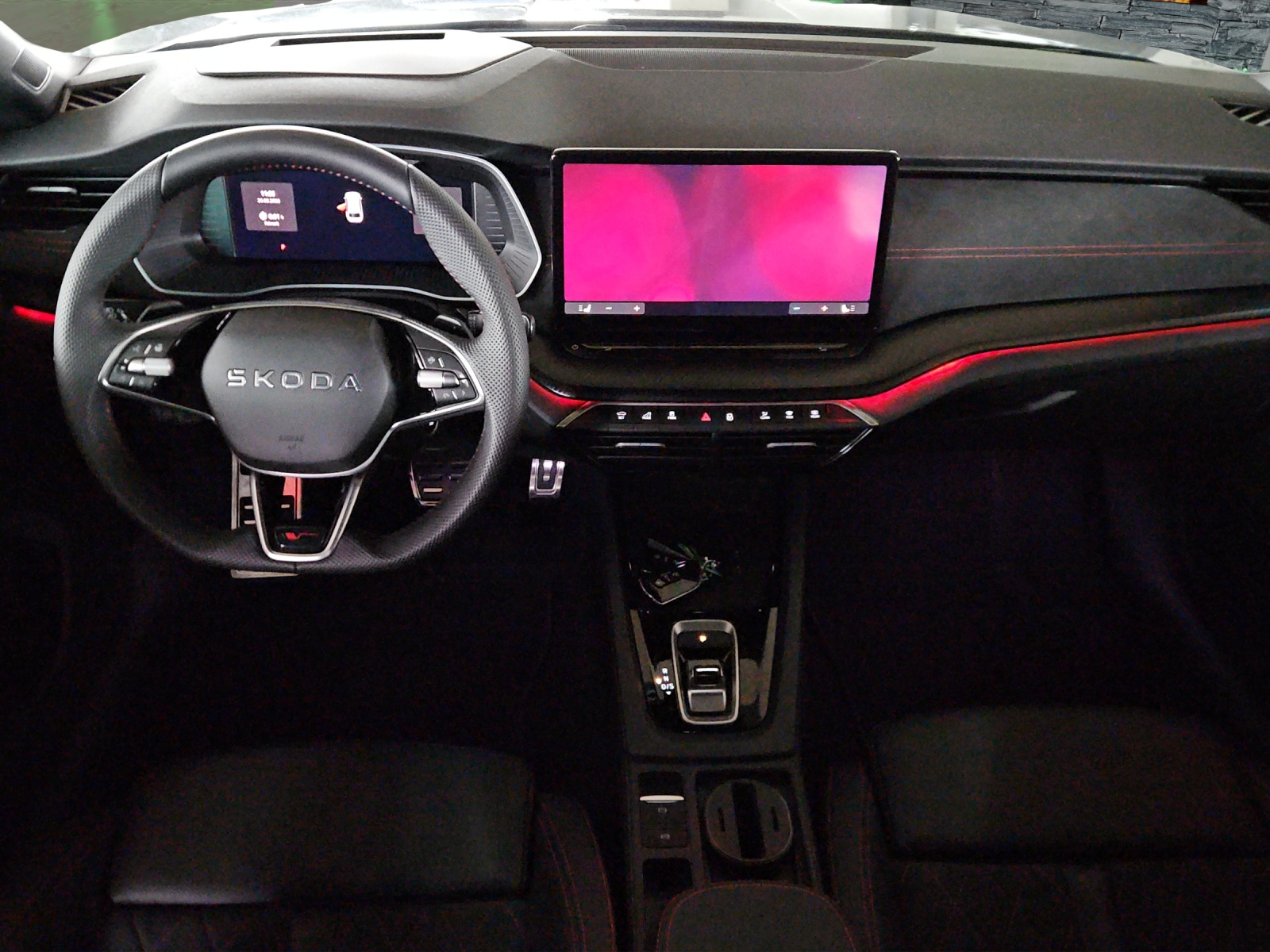 SKODA Octavia Combi 2.0 TSI DSG RS 30 Years Edition-image-7