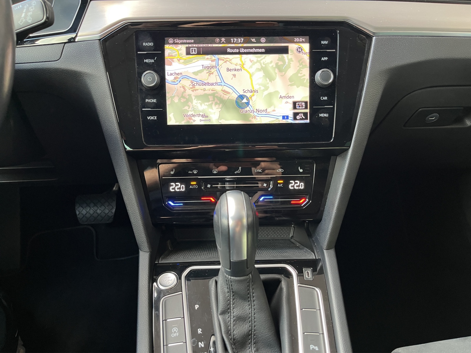 VW Passat Variant 2.0 TDI 200 Elegance DSG 4m-image-11