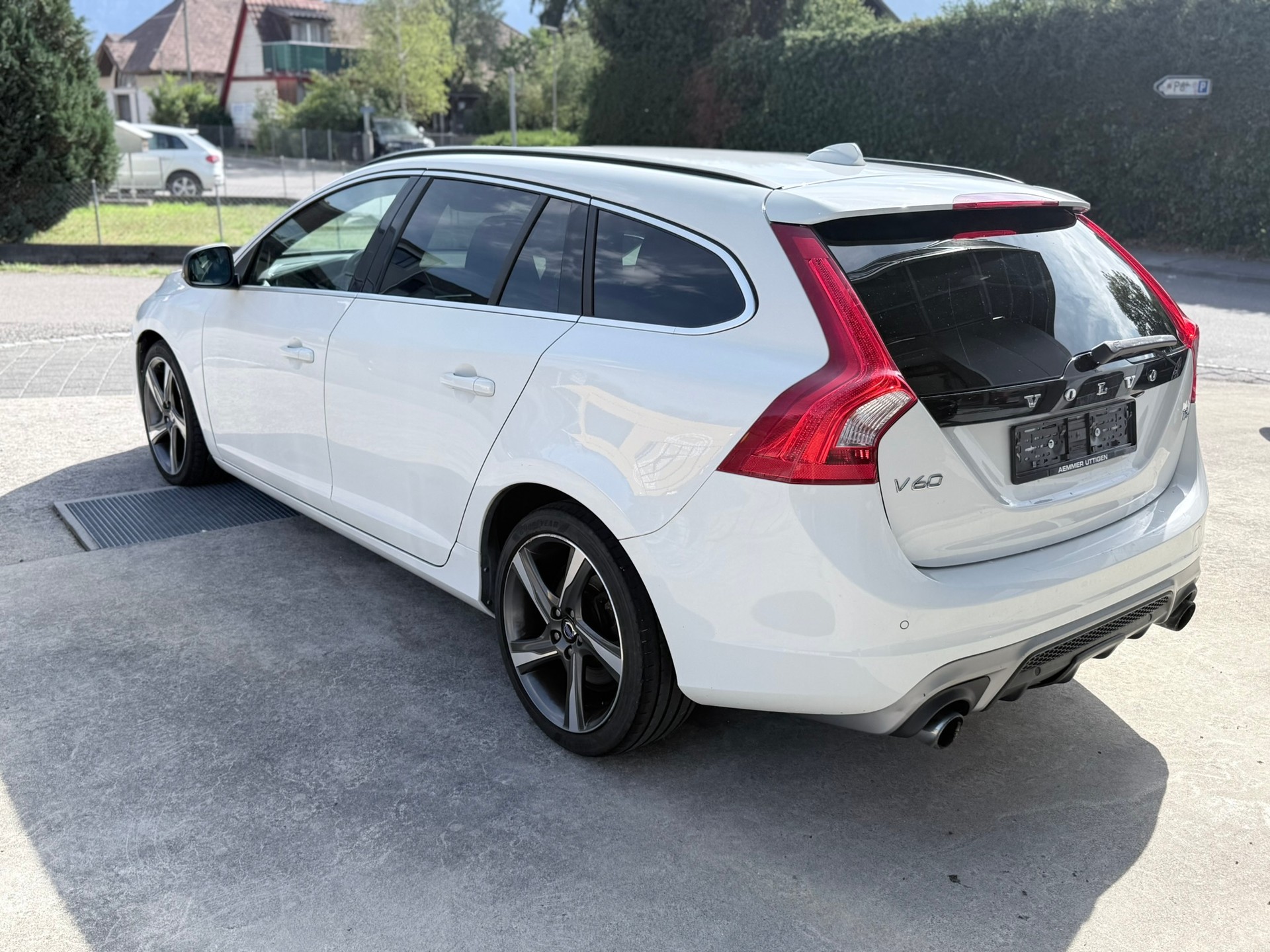 VOLVO V60 T6 Momentum R-Design Geartronic-image-8