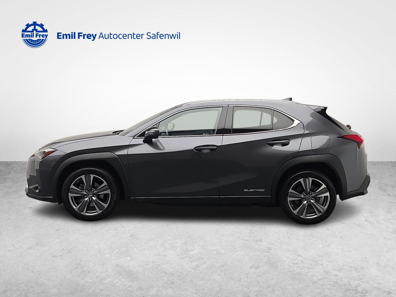 LEXUS UX 300e Excellence-showroom-element-1