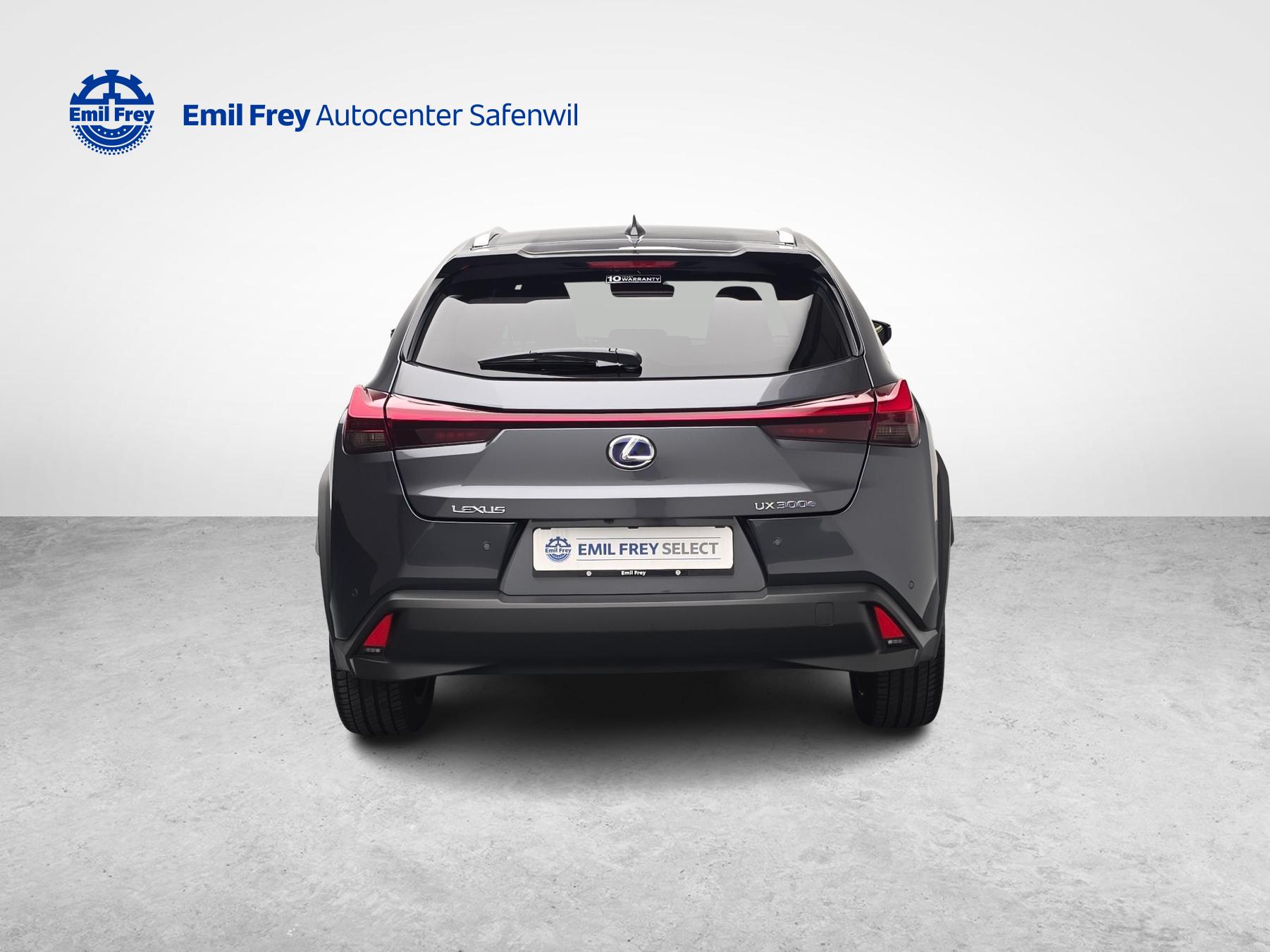 LEXUS UX 300e Excellence-showroom-element-3