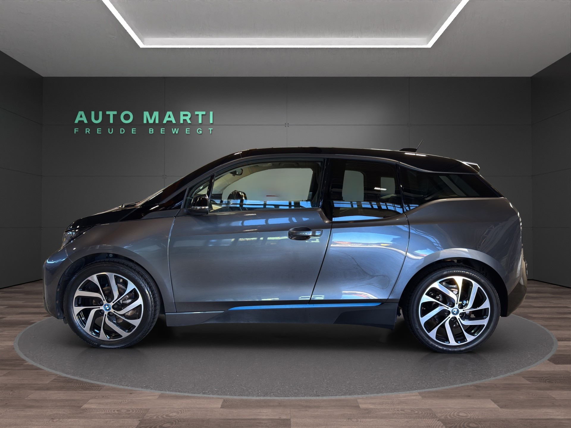 BMW i3 120 Ah-showroom-element-2