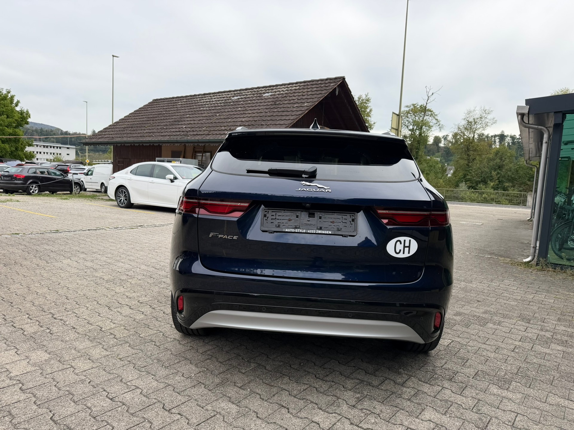 JAGUAR F-Pace 2.0 D200 MHEV SE AWD-image-4