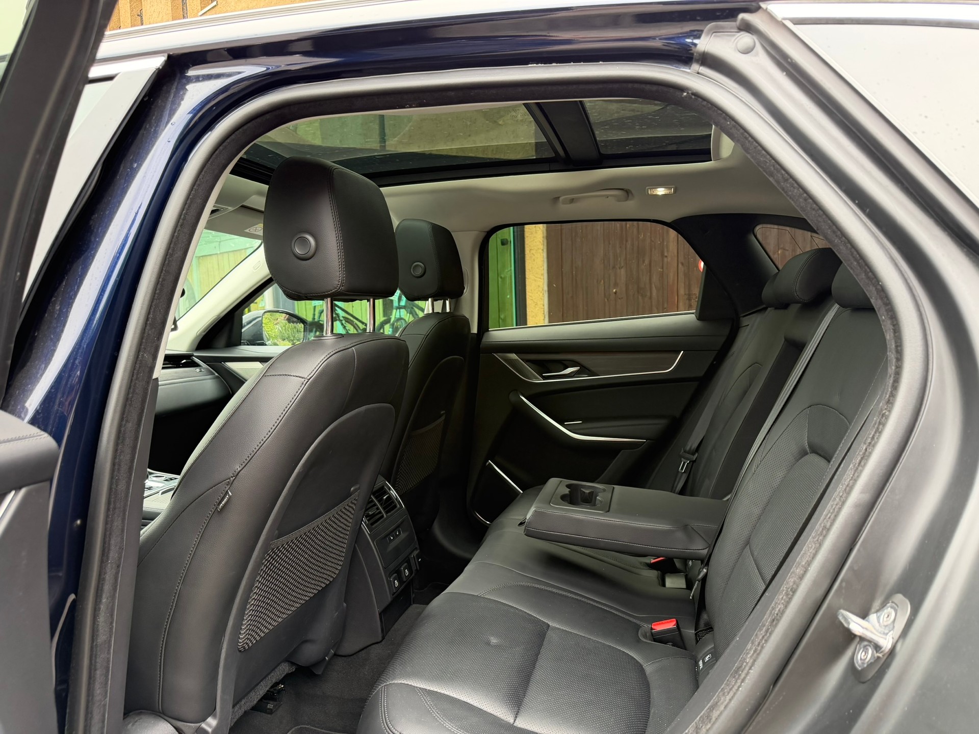 JAGUAR F-Pace 2.0 D200 MHEV SE AWD-image-9