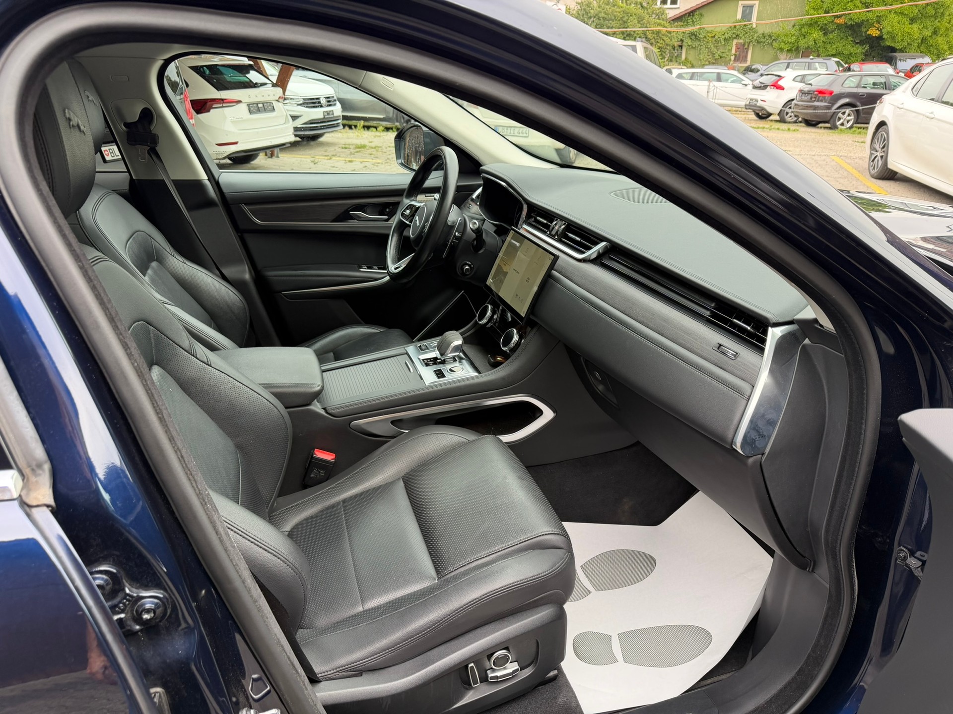 JAGUAR F-Pace 2.0 D200 MHEV SE AWD-image-8