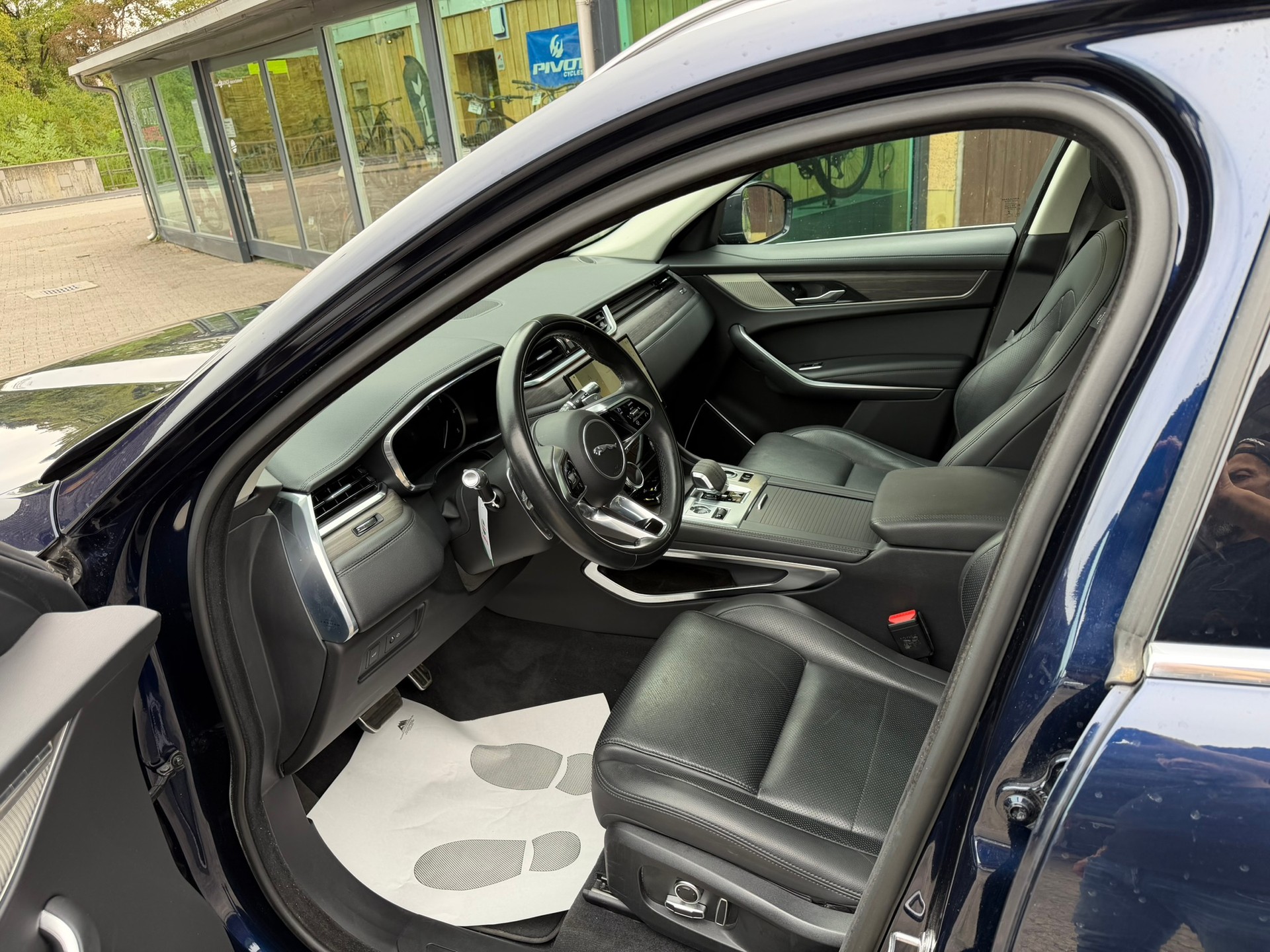 JAGUAR F-Pace 2.0 D200 MHEV SE AWD-image-7