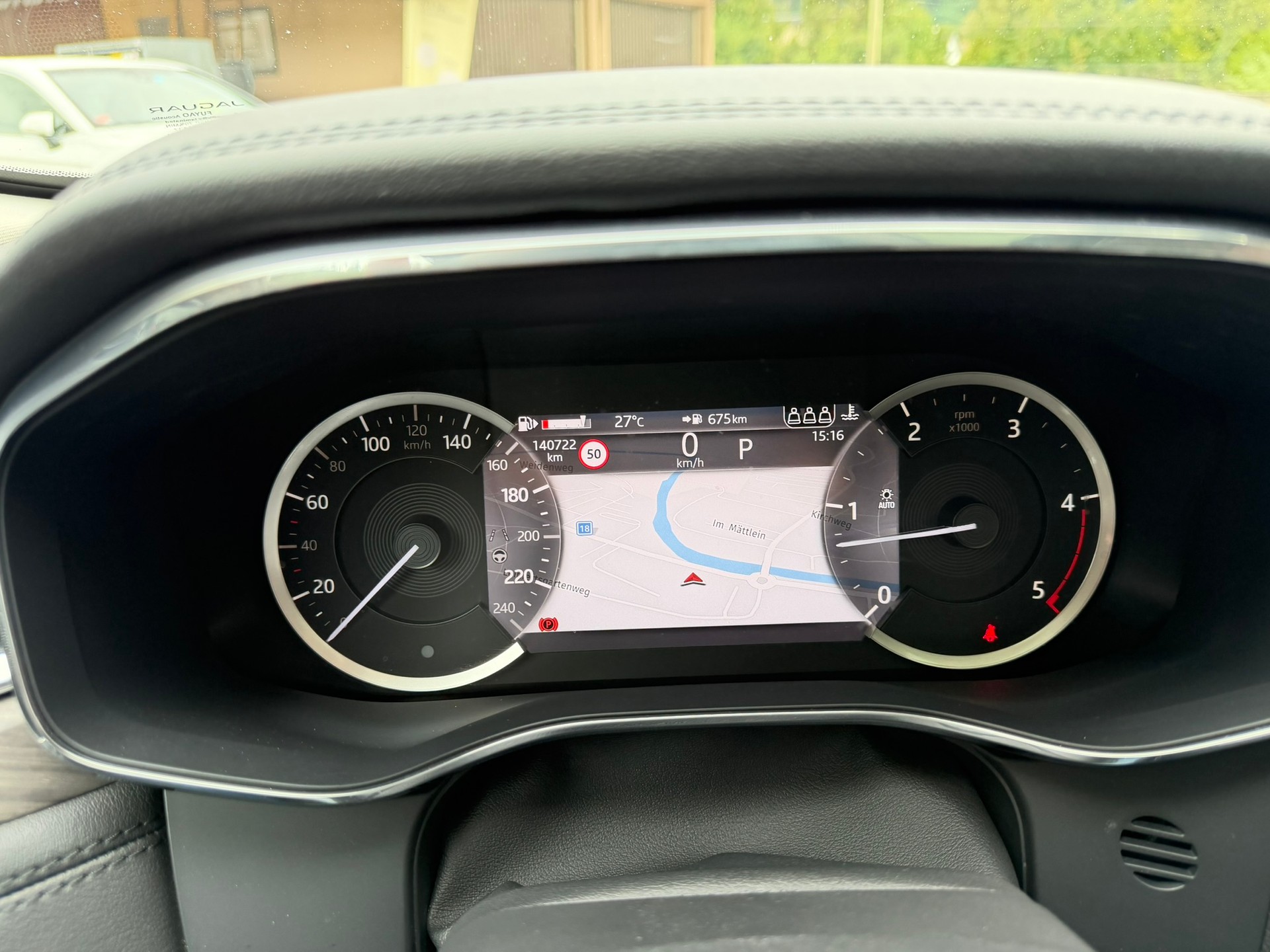 JAGUAR F-Pace 2.0 D200 MHEV SE AWD-image-12