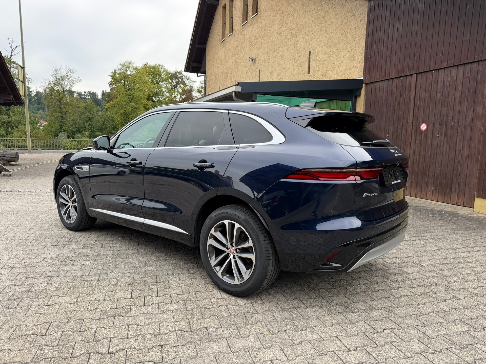 JAGUAR F-Pace 2.0 D200 MHEV SE AWD-image-5