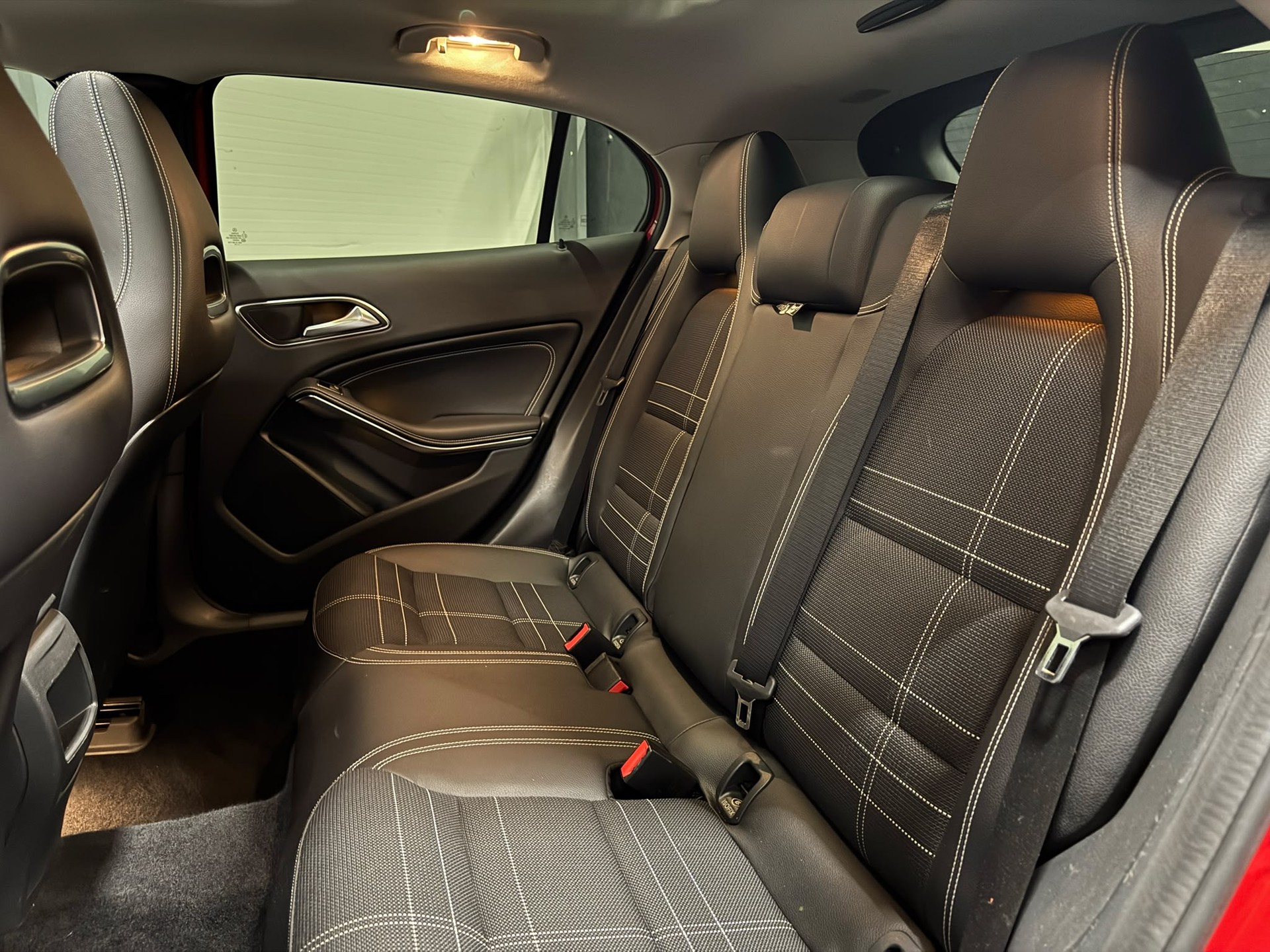 MERCEDES-BENZ GLA 200 Urban-image-13