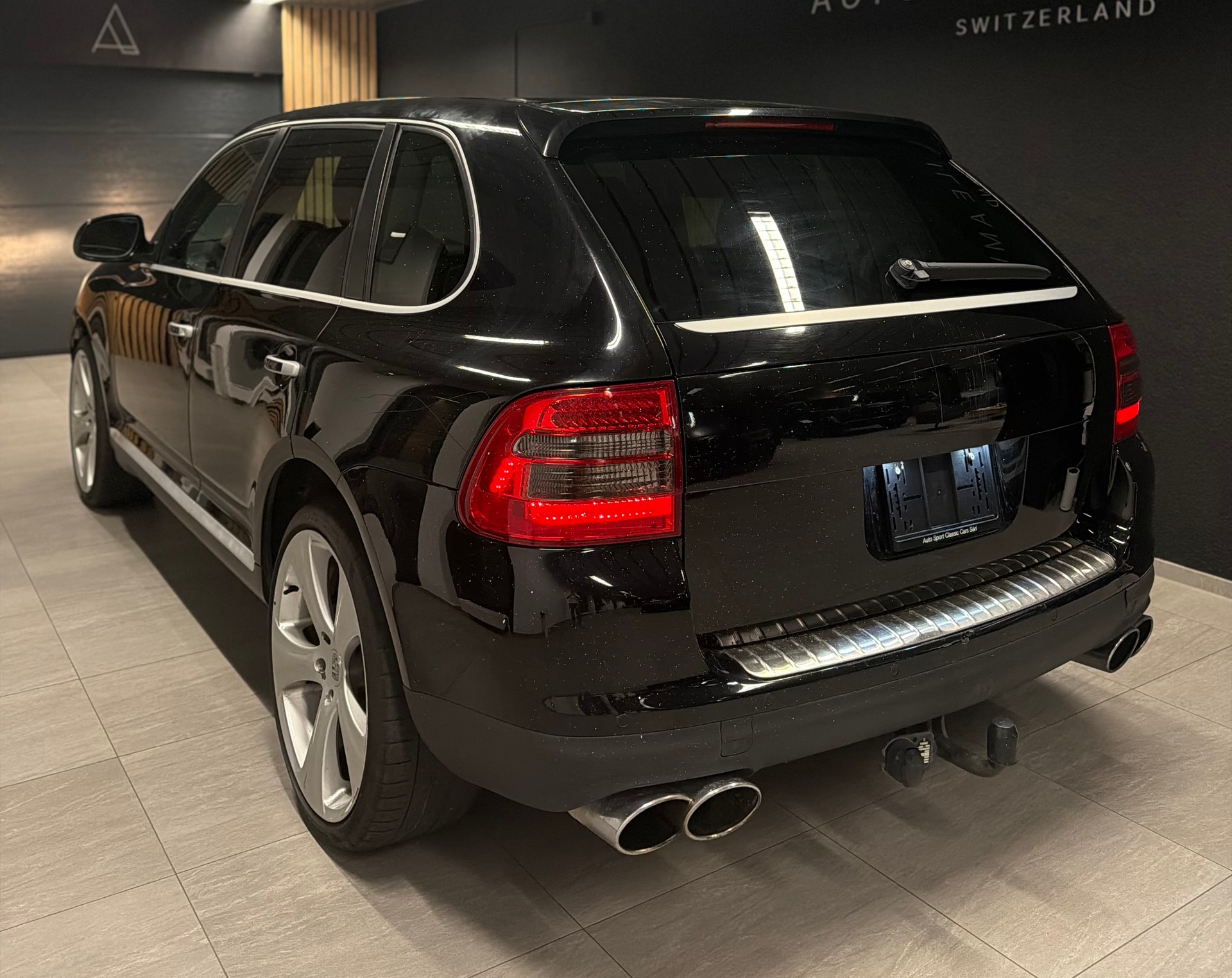 PORSCHE Cayenne S-showroom-element-2
