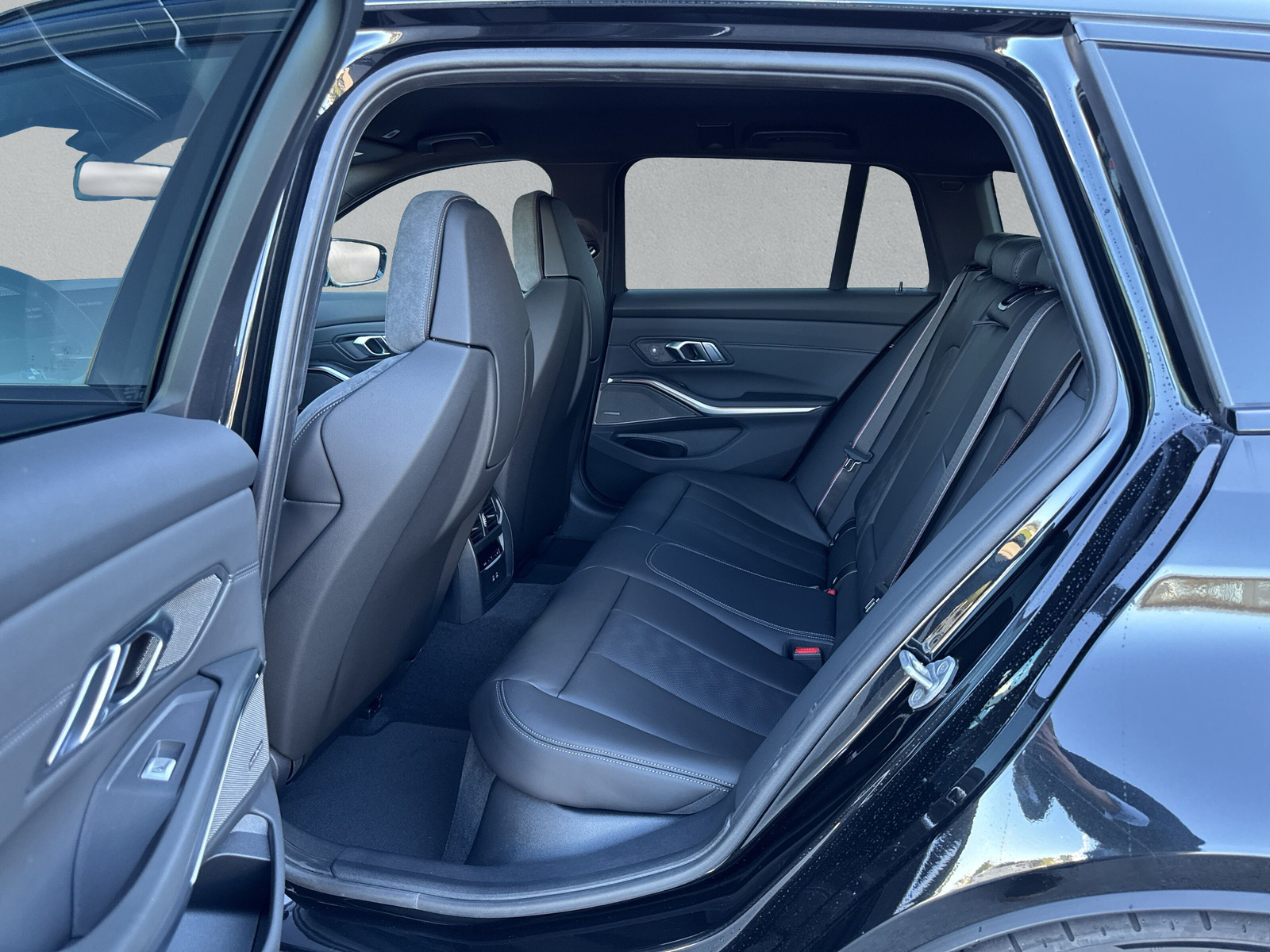 BMW M3 Touring xDrive Competition M-image-15