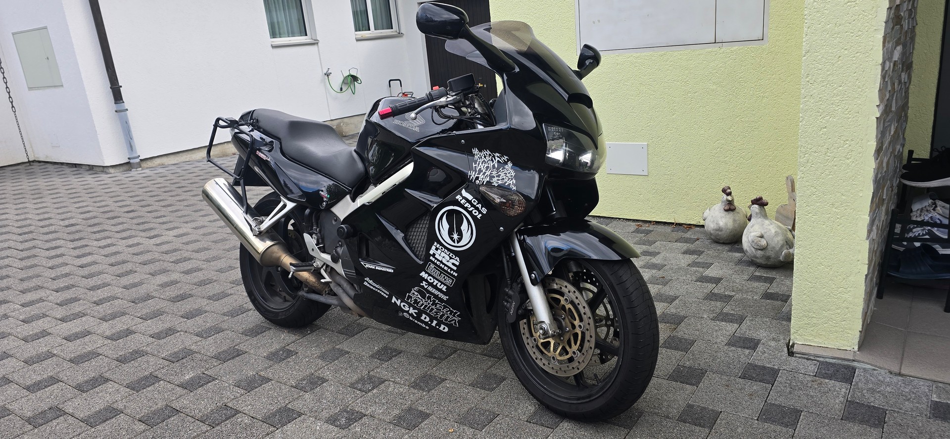 HONDA VFR 800 FI-image-2