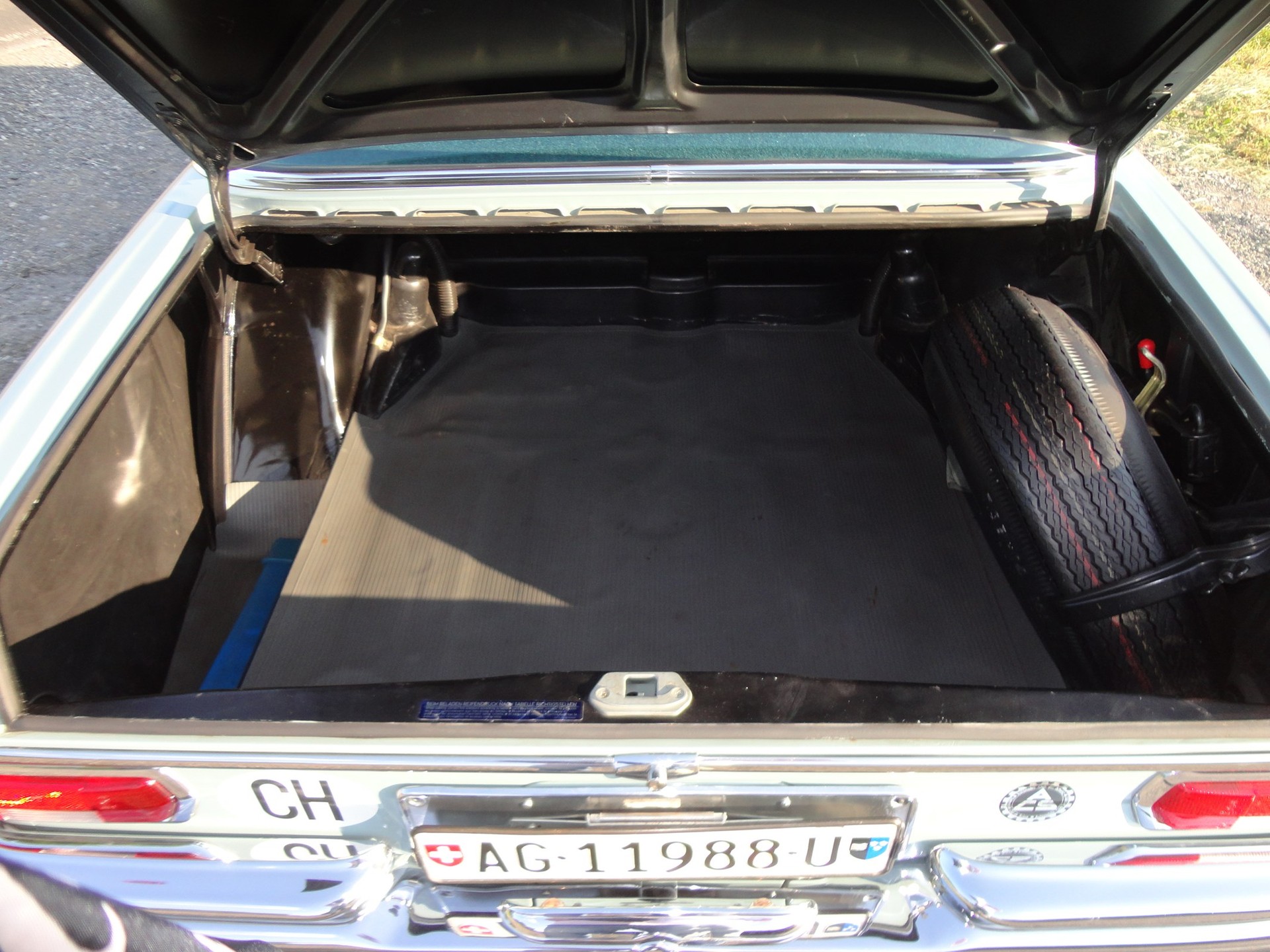 MERCEDES-BENZ 280 SE-image-10