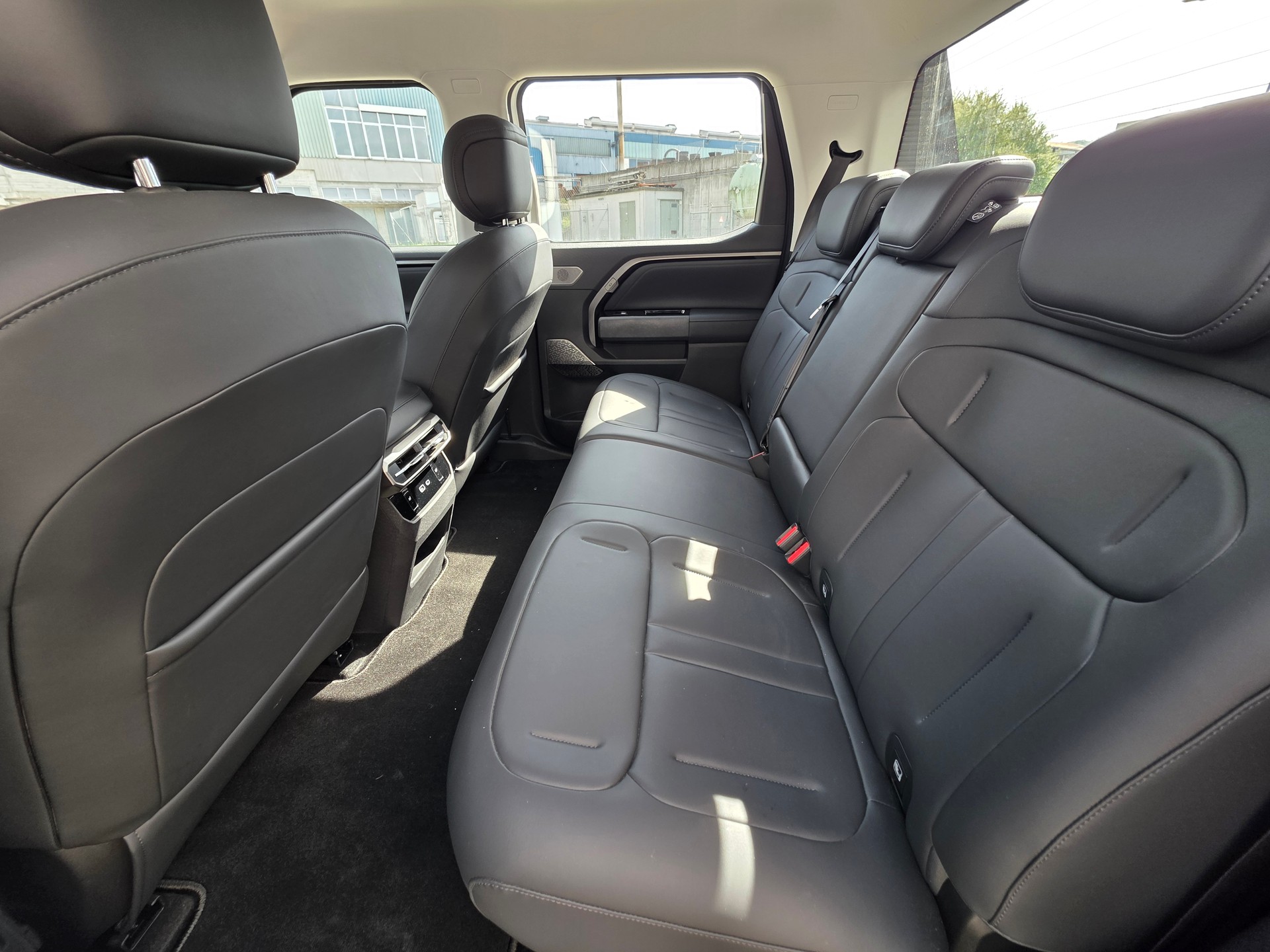 MAXUS eTerron 9 102kWh Luxury-image-15