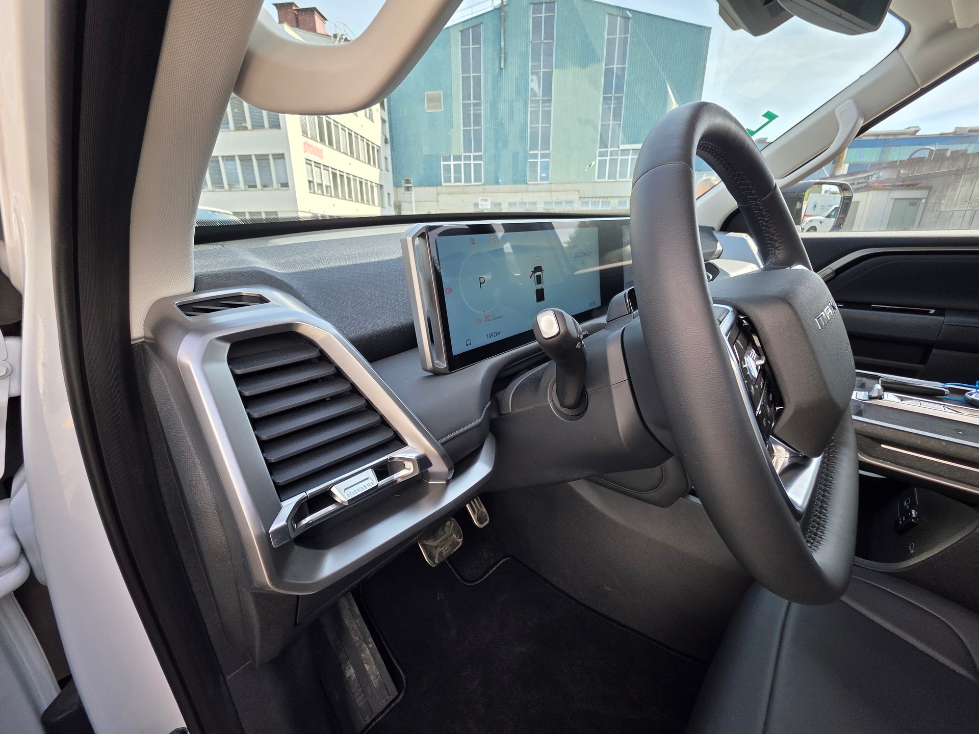 MAXUS eTerron 9 102kWh Luxury-image-14
