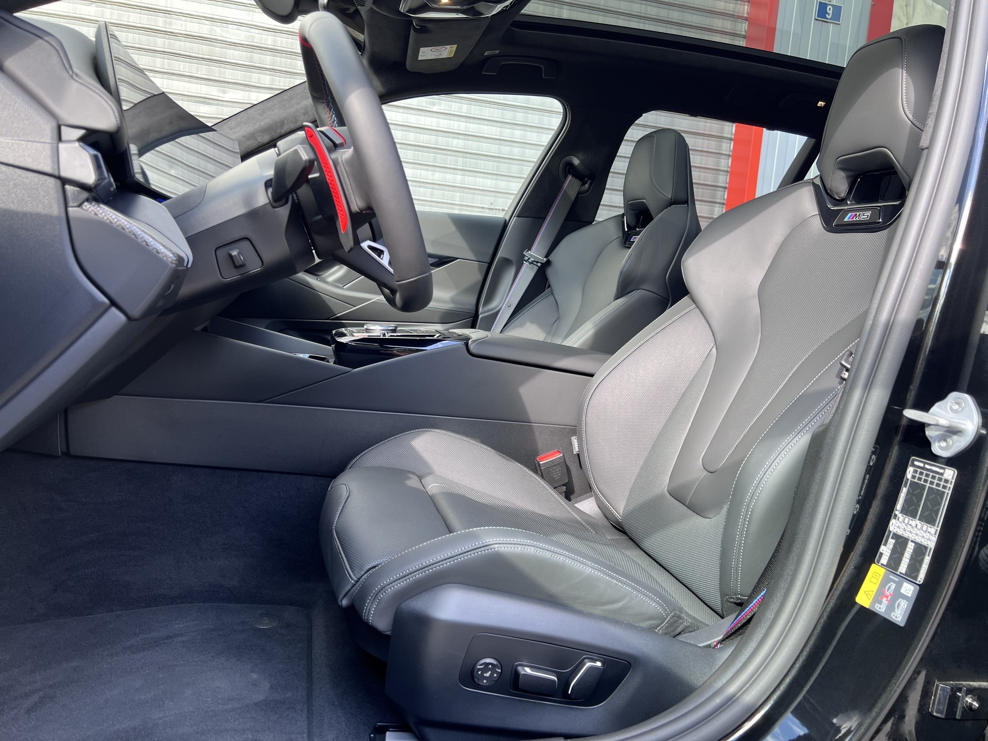 BMW M5 xDrive Touring-image-5