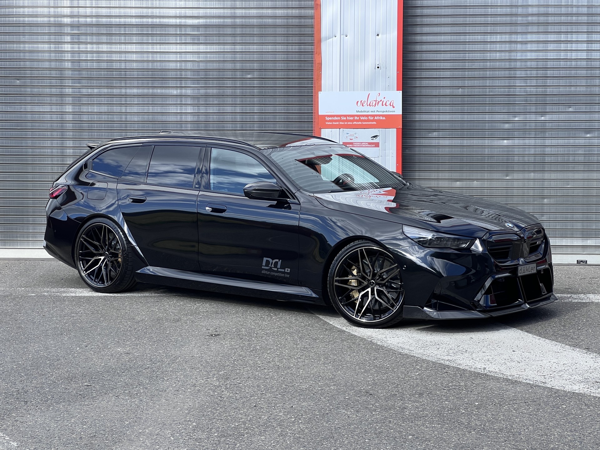 BMW M5 xDrive Touring-showroom-element-1
