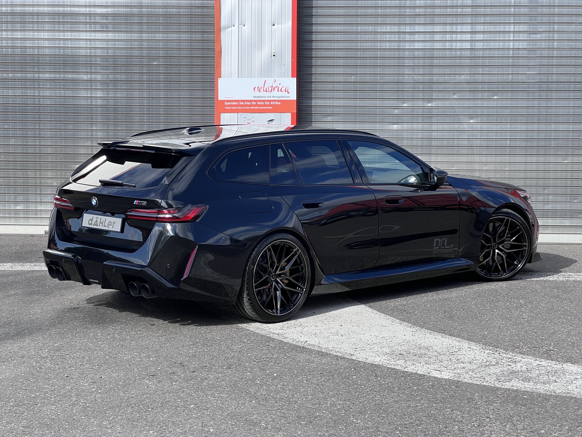 BMW M5 xDrive Touring-showroom-element-2