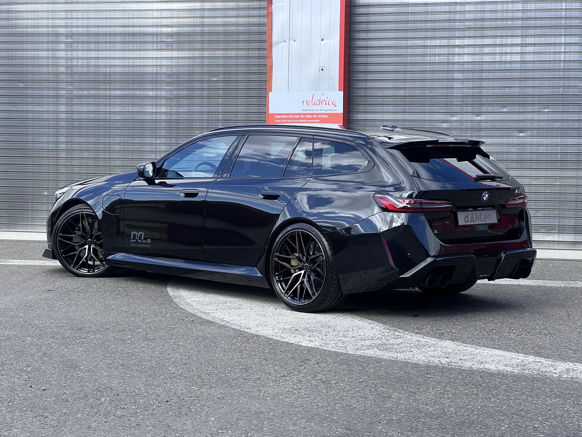 BMW M5 xDrive Touring-showroom-element-3