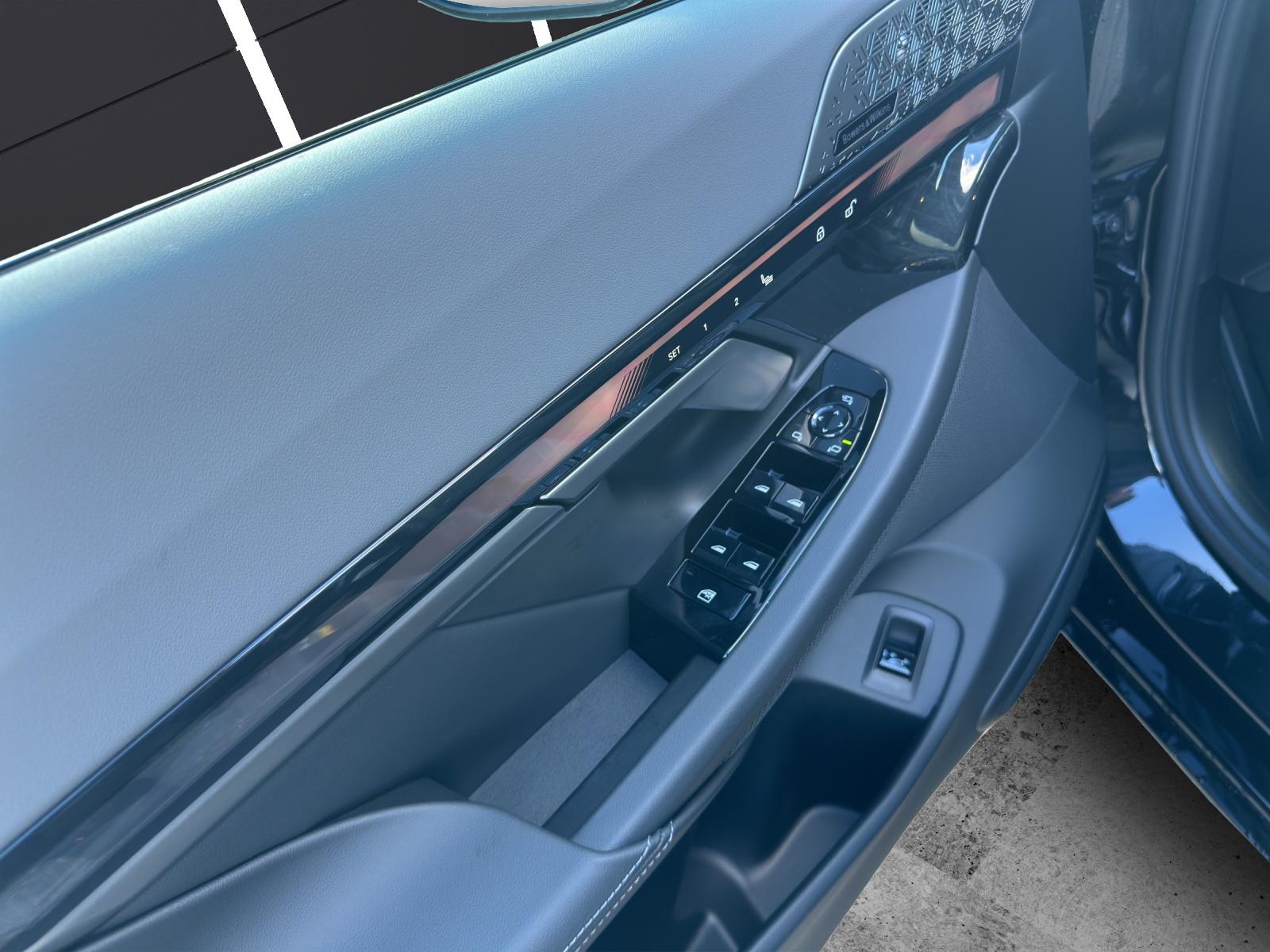 BMW 550e xDrive Touring-image-13