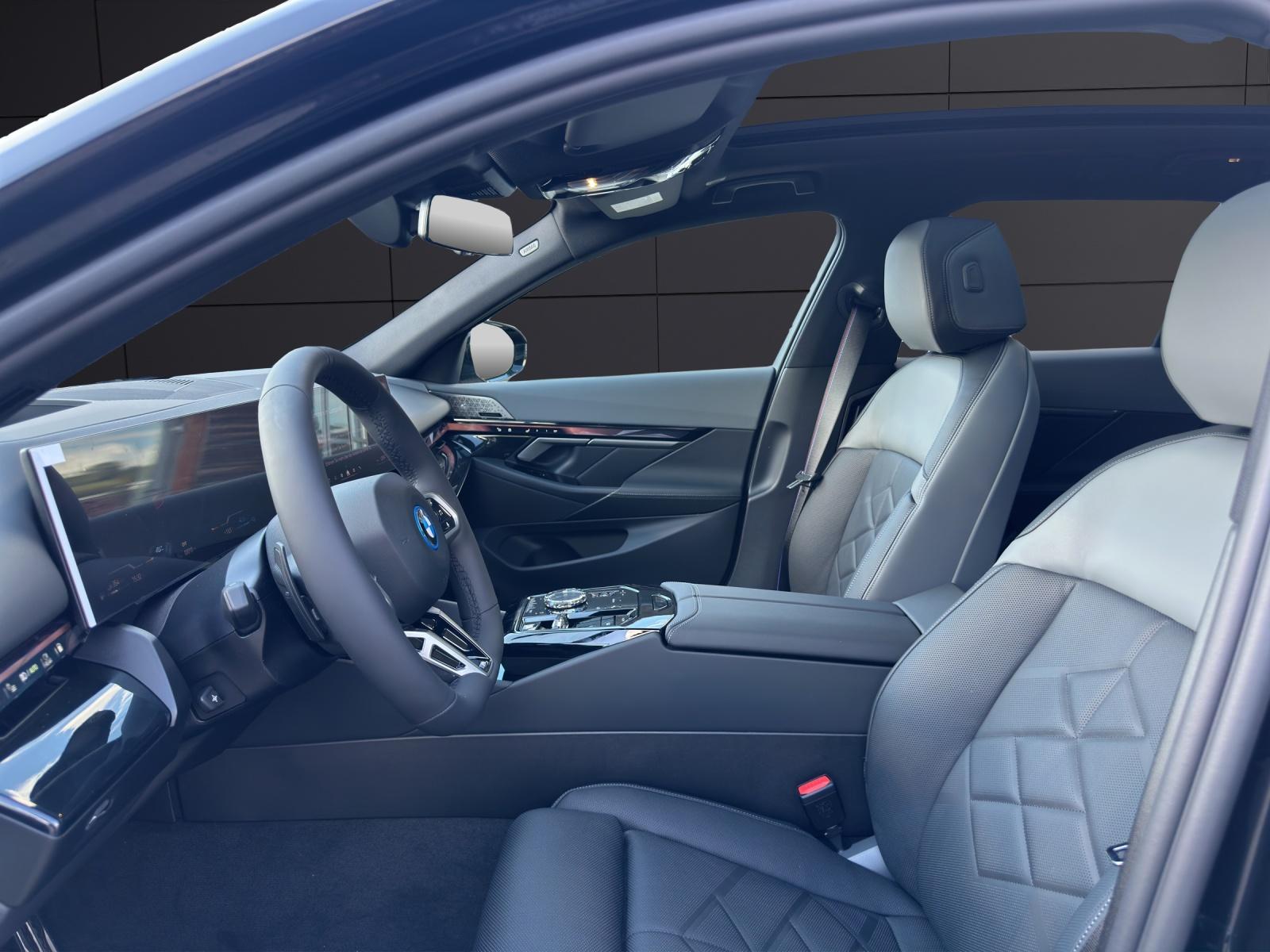 BMW 550e xDrive Touring-image-5