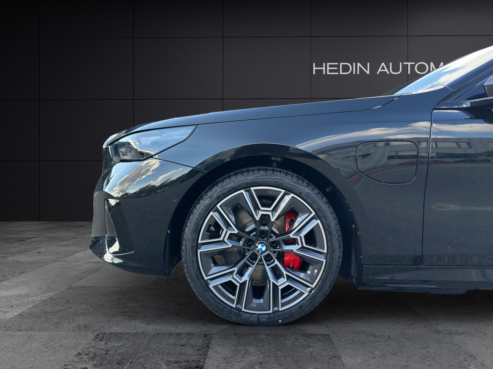 BMW 550e xDrive Touring-showroom-element-3