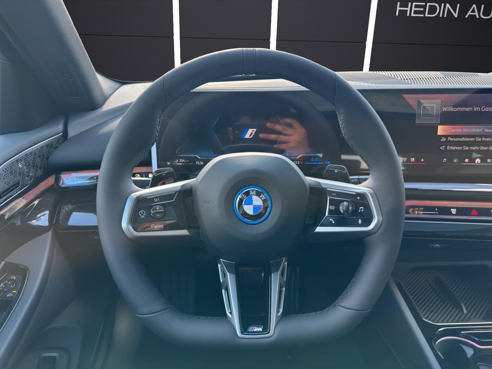 BMW 550e xDrive Touring-image-6