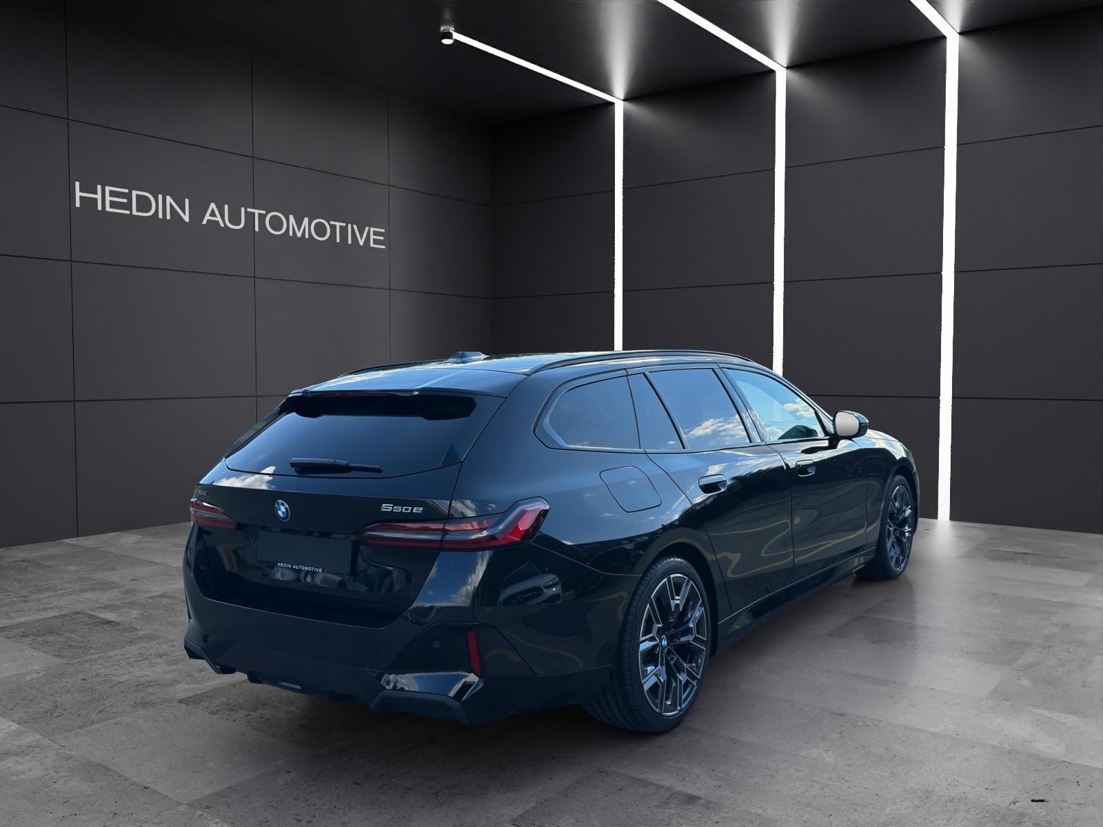 BMW 550e xDrive Touring-image-16