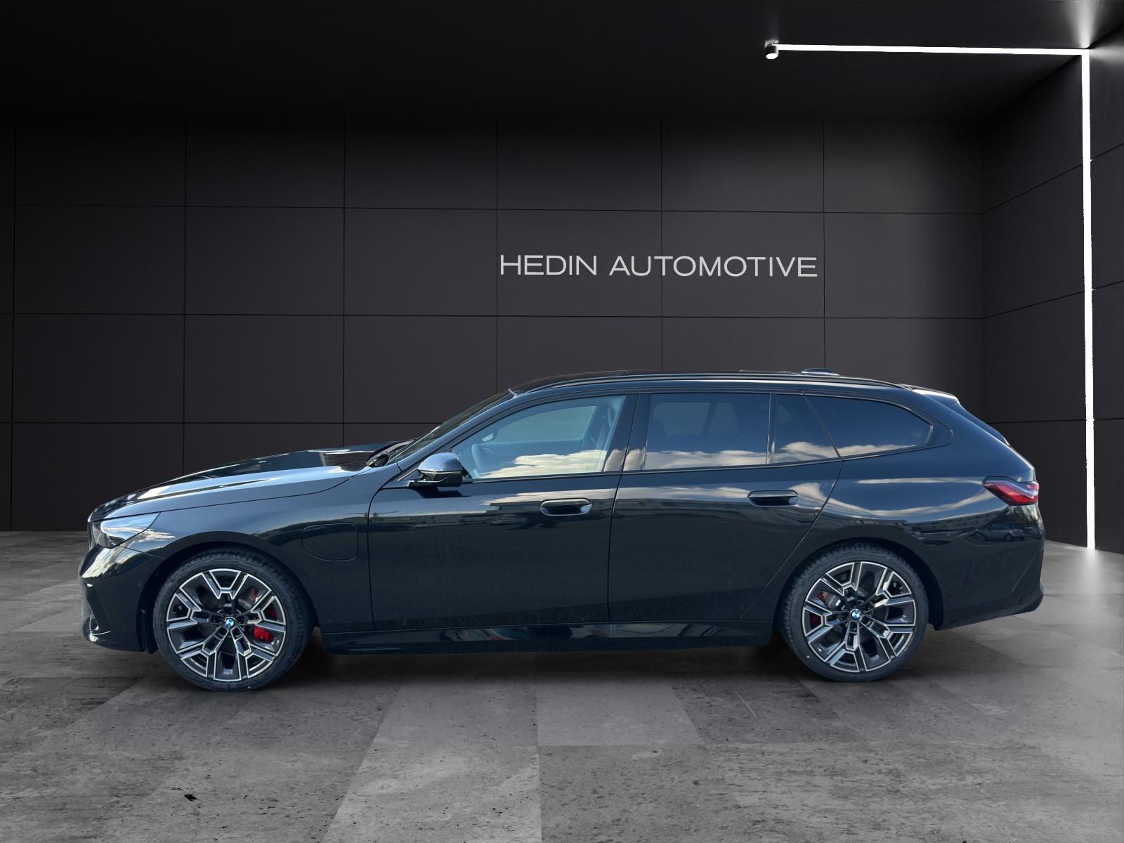 BMW 550e xDrive Touring-showroom-element-2
