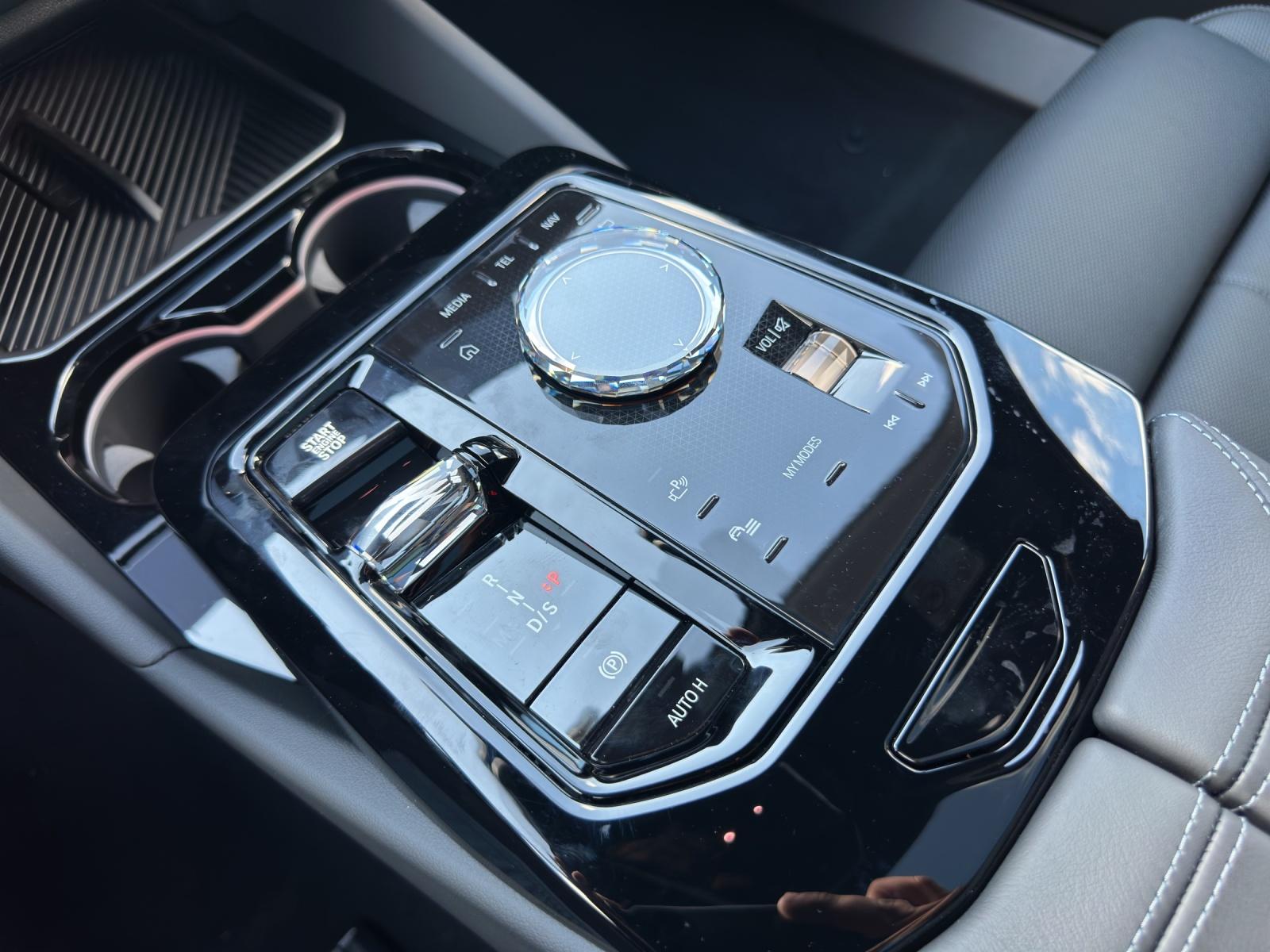 BMW 550e xDrive Touring-image-9