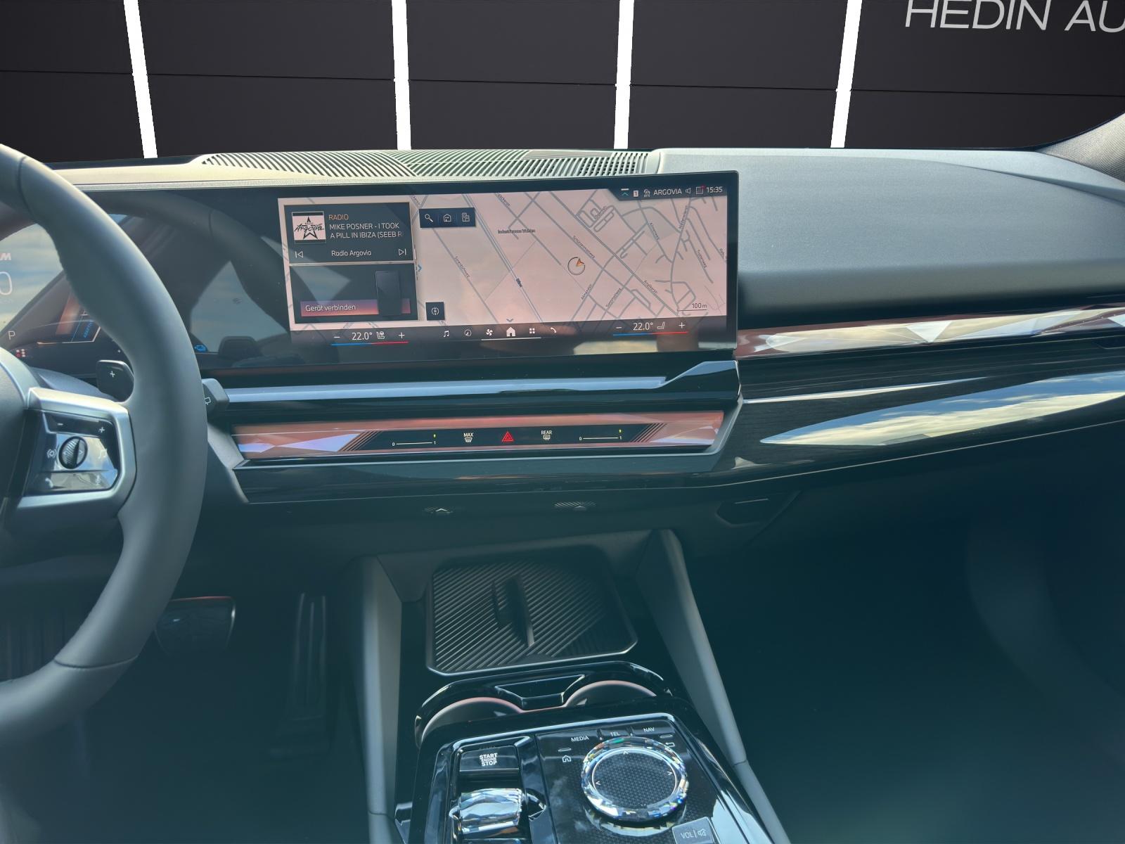 BMW 550e xDrive Touring-image-8
