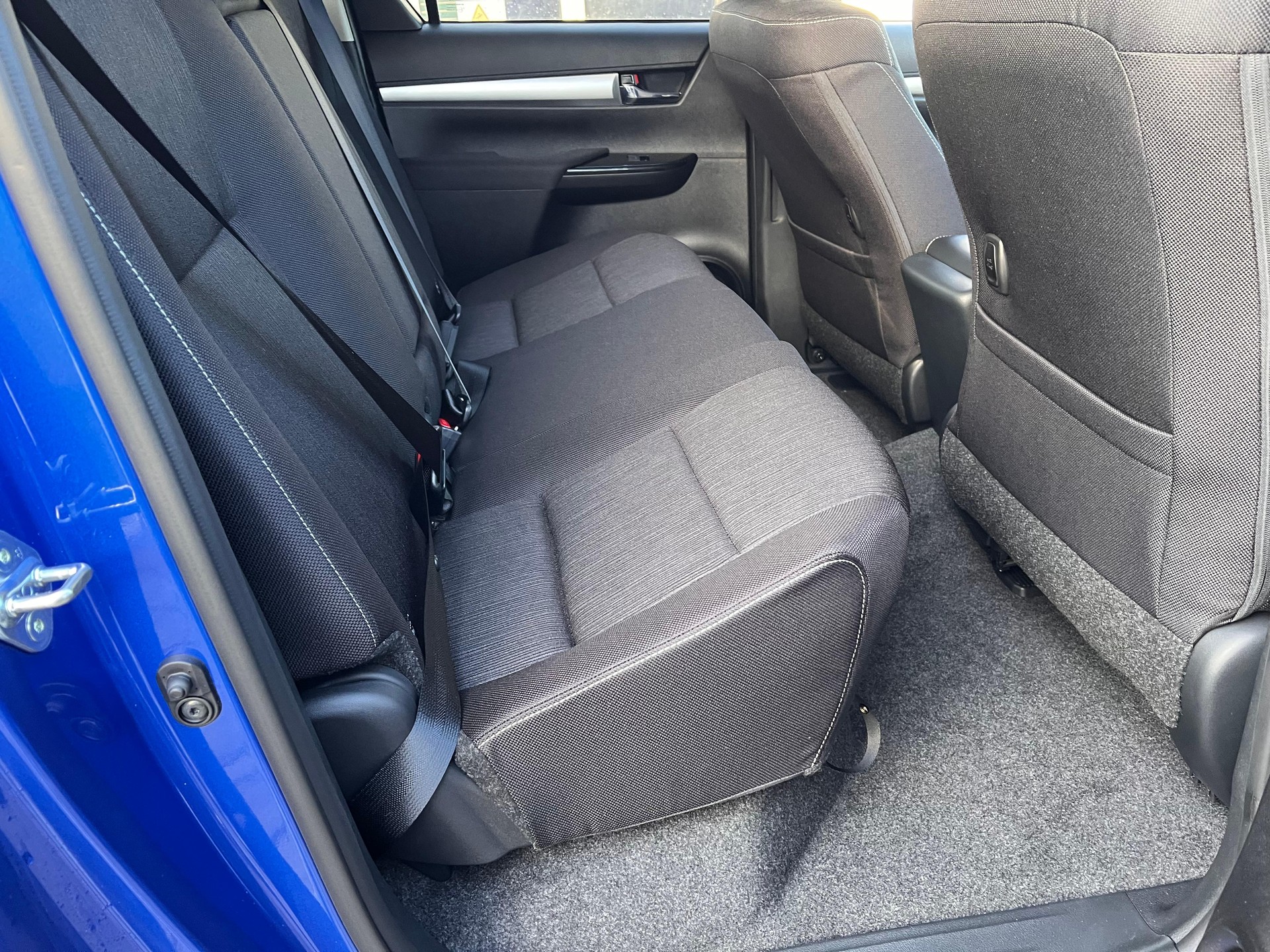 TOYOTA Hilux Double Cab.-Pick-up 2.4 D-4D 150 Style-image-11