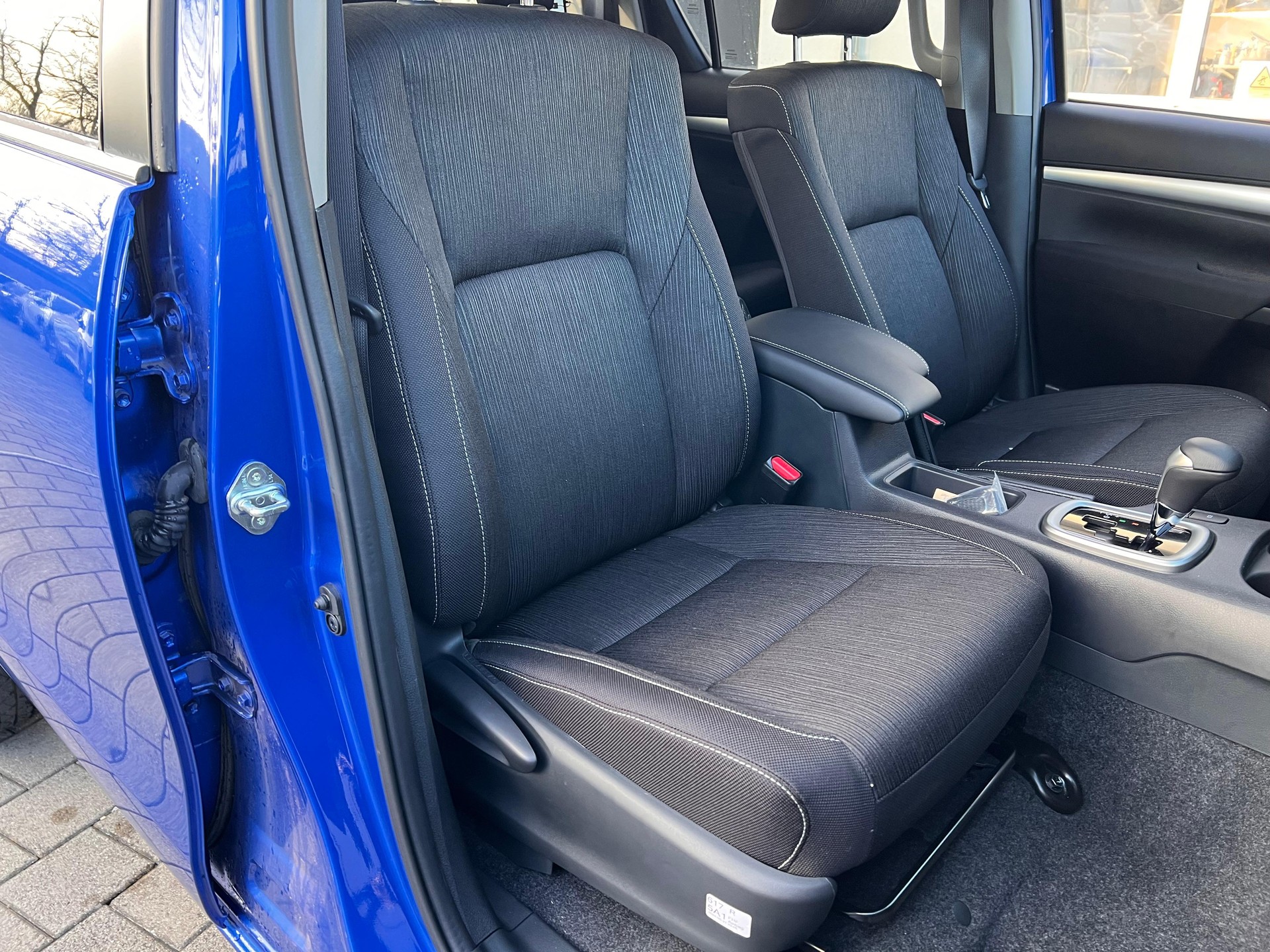 TOYOTA Hilux Double Cab.-Pick-up 2.4 D-4D 150 Style-image-13